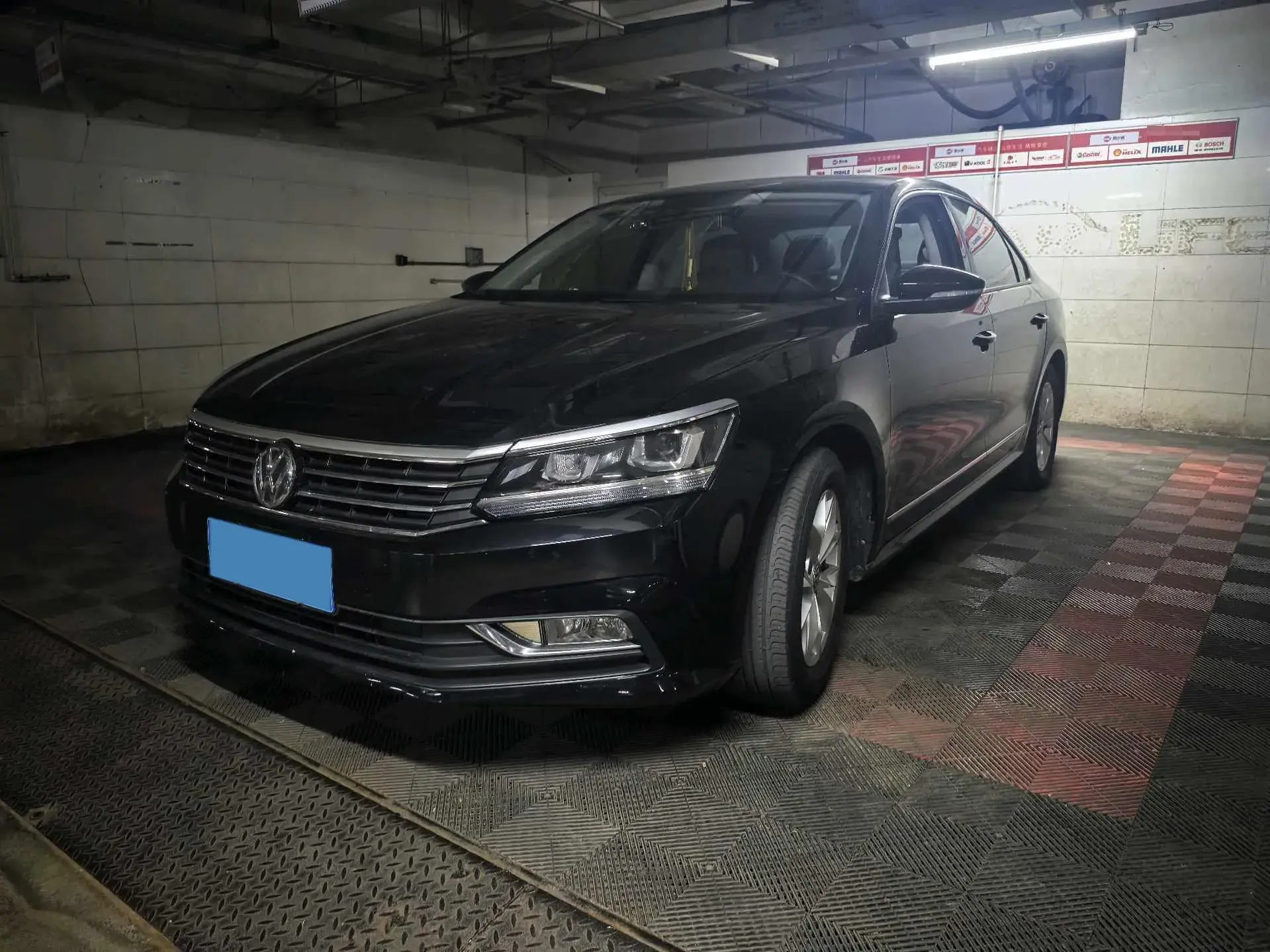 2017 VOLKSWAGEN PASSAT view 1