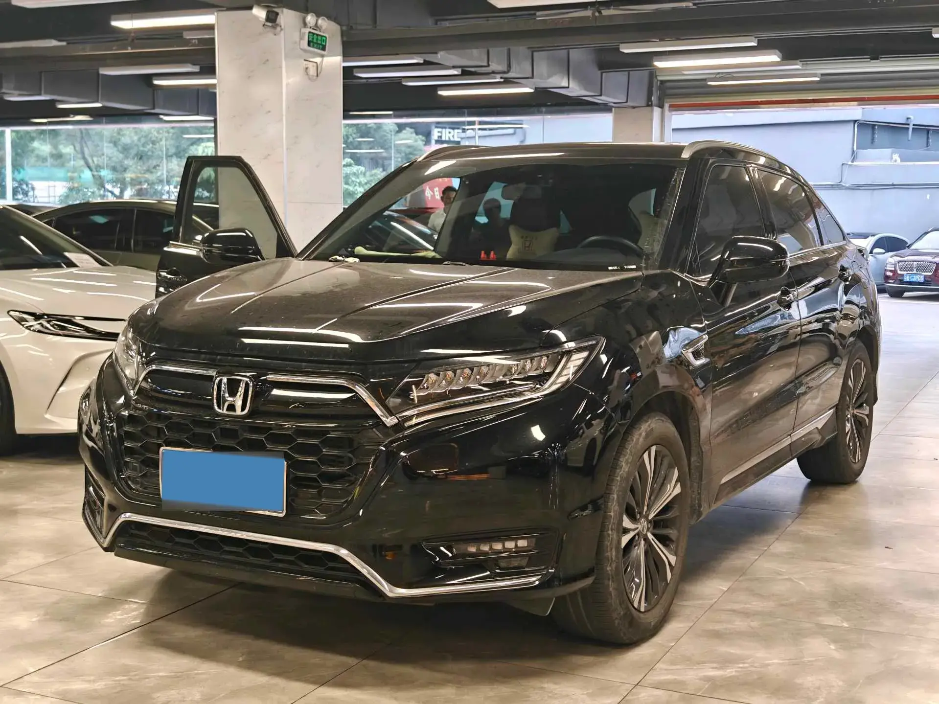 2020 HONDA UR-V view 1