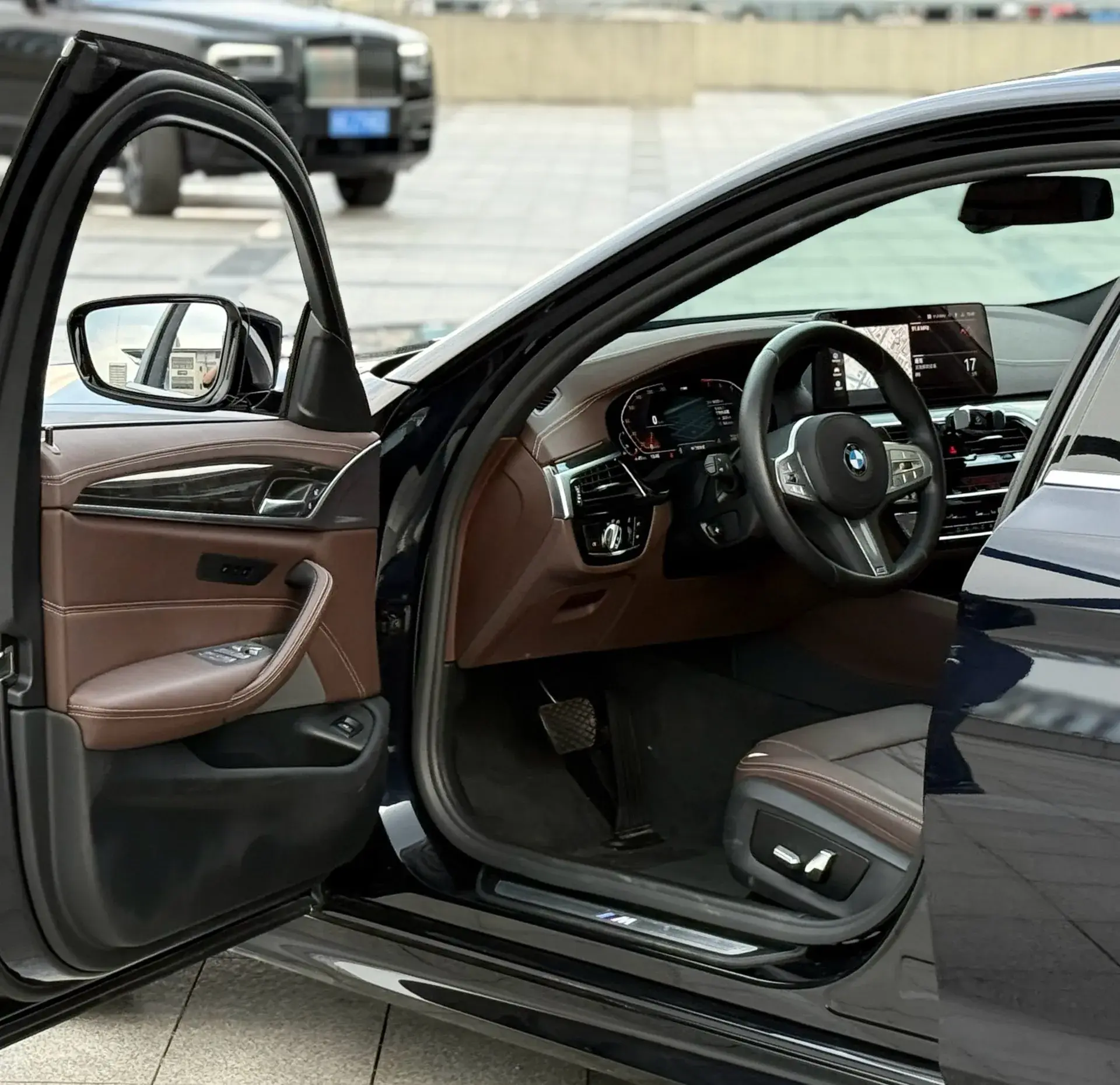 2022 BMW 5 thumbnail 4