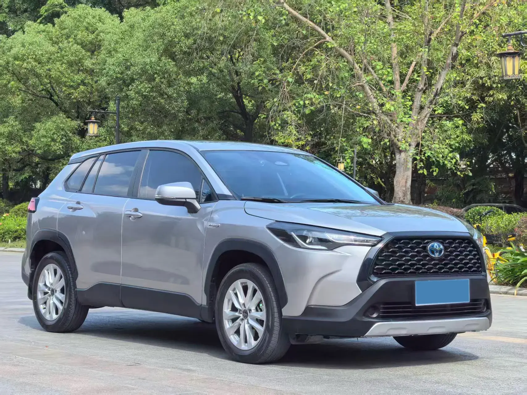 2023 TOYOTA COROLLA thumbnail 3