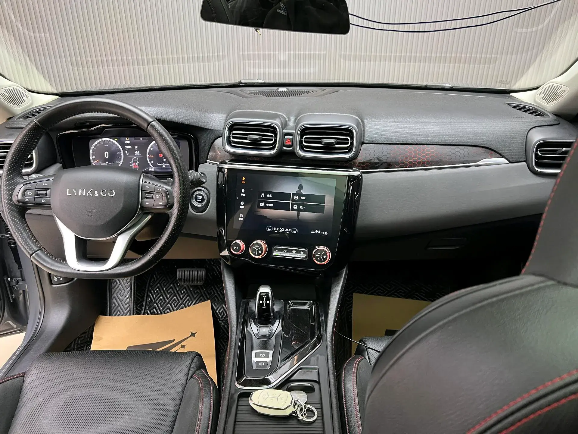 2018 LYNK&CO 02 thumbnail 4