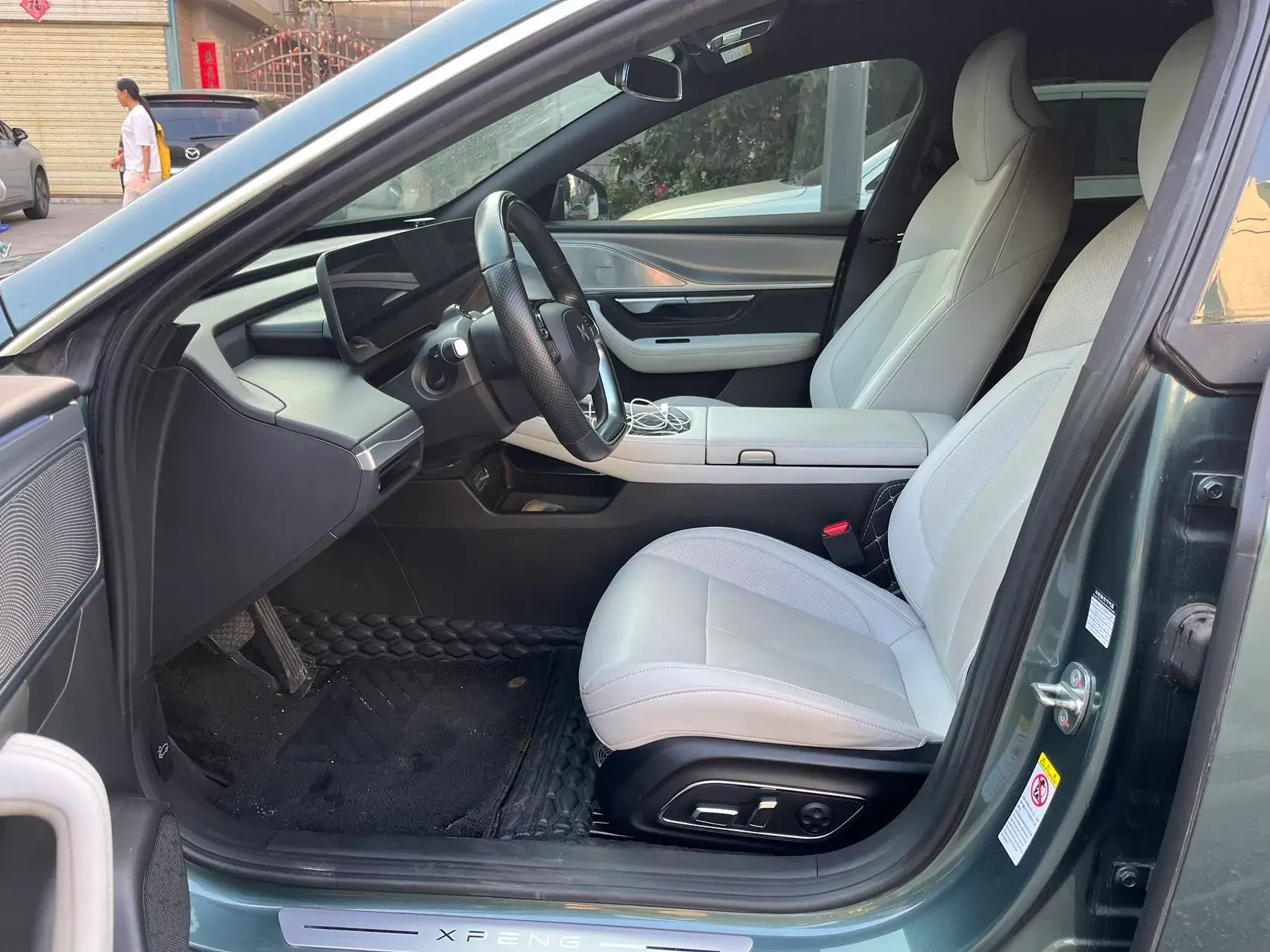 2023 XPENG P7 thumbnail 4