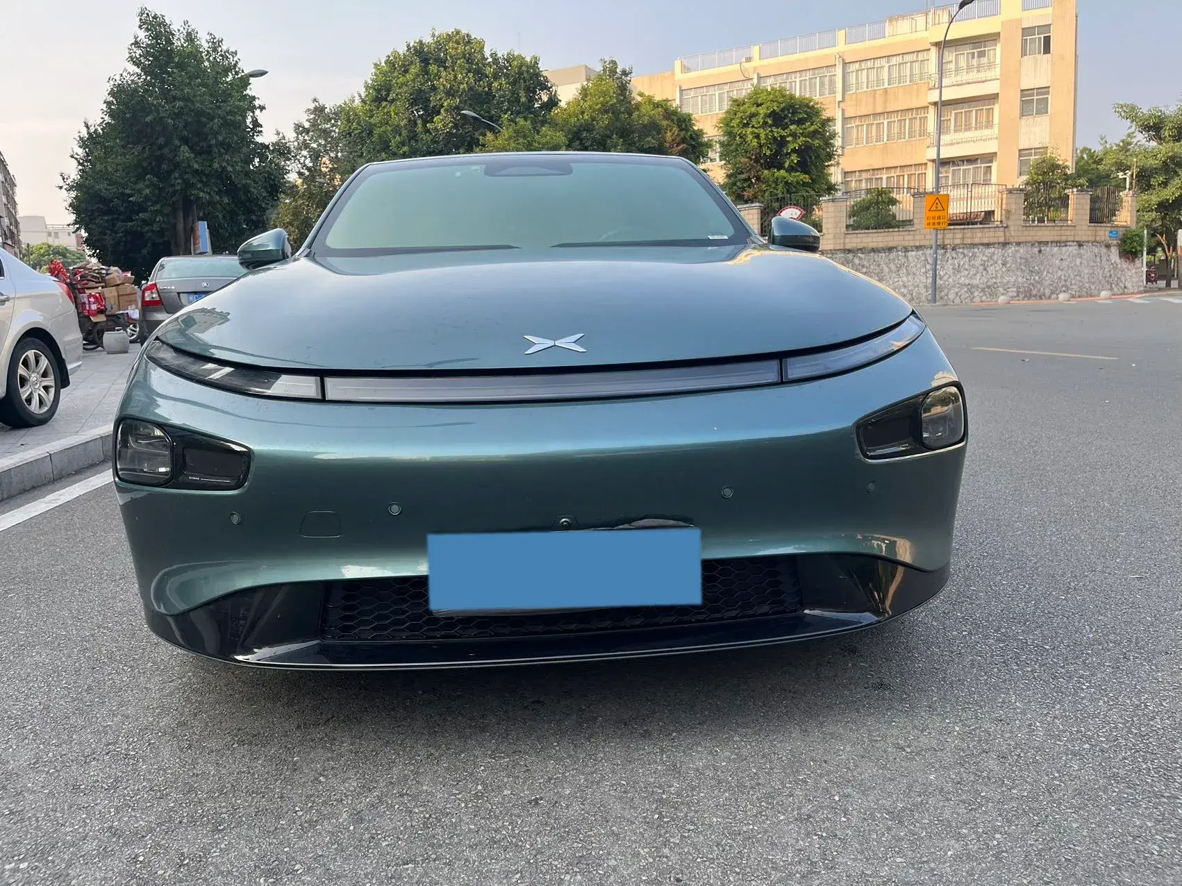 2023 XPENG P7 thumbnail 2