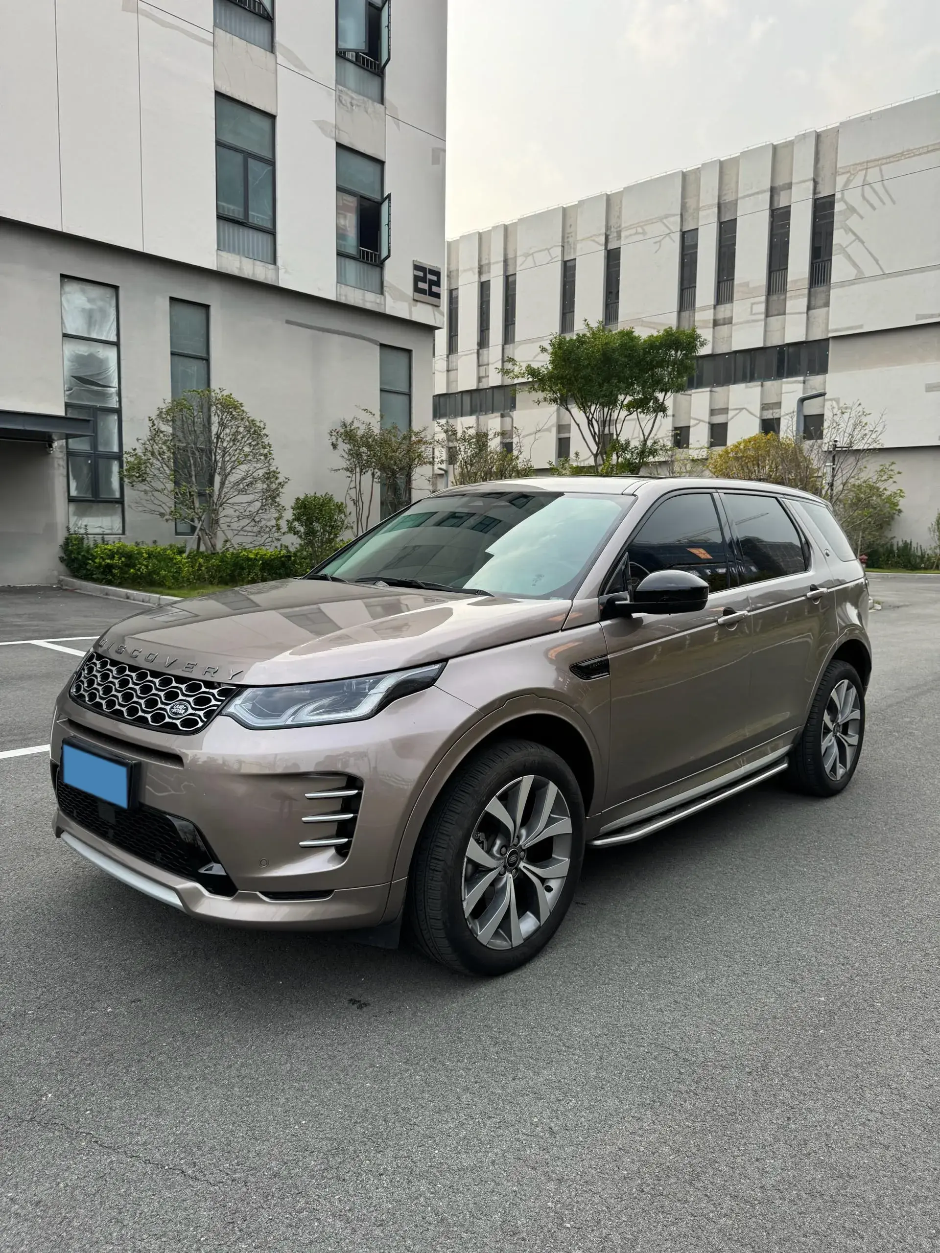 2024 LAND ROVER view 1