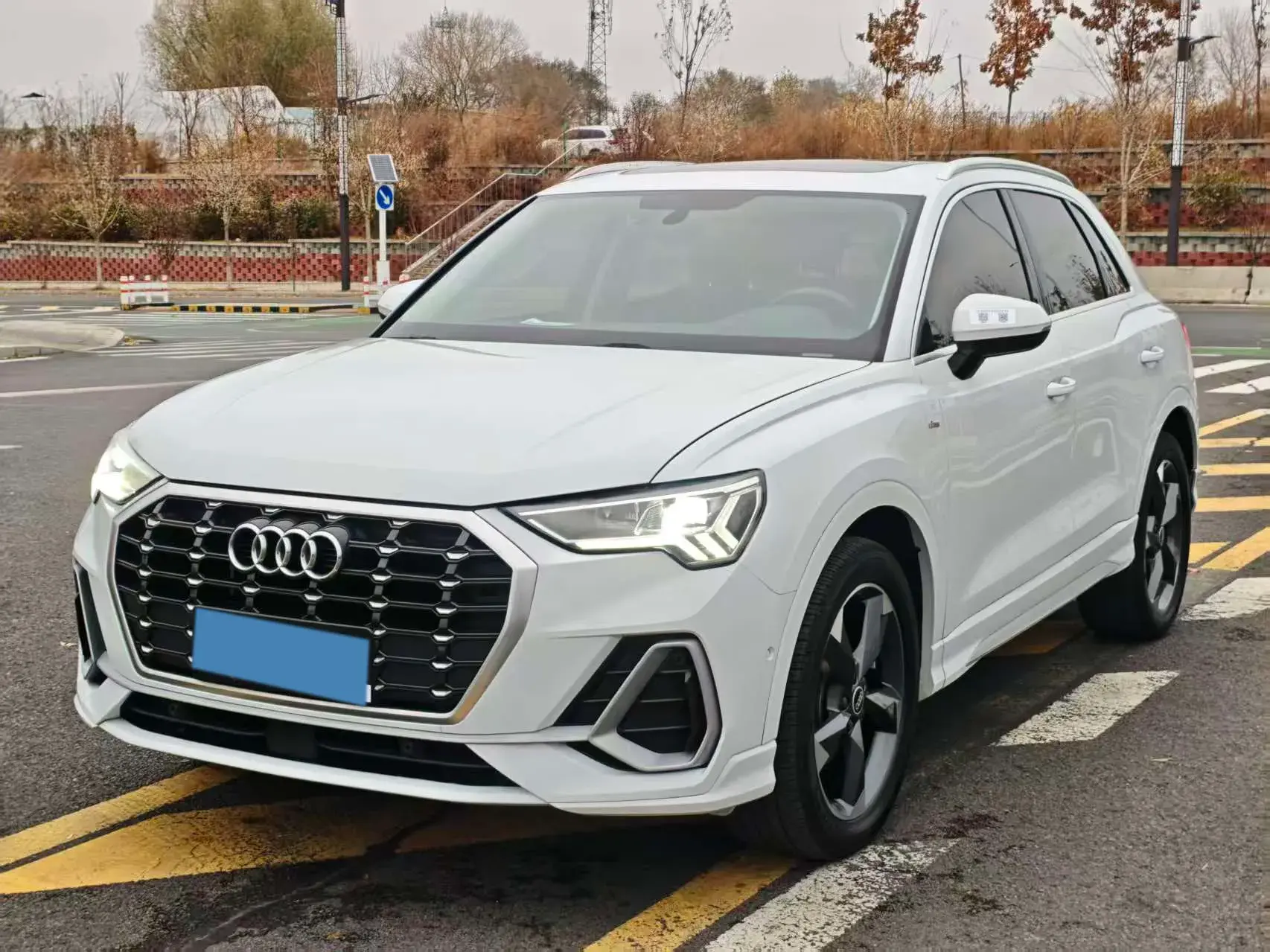 2021 AUDI Q3 view 1