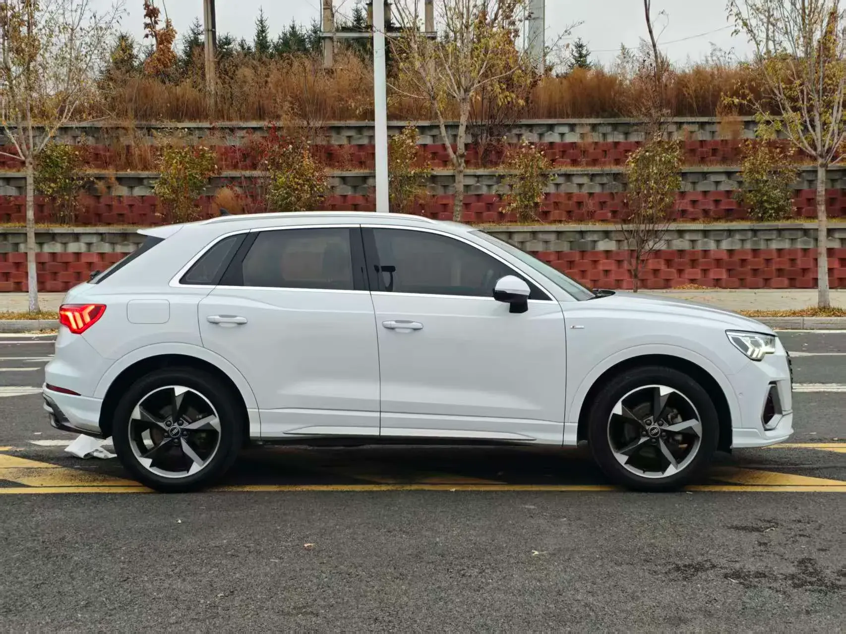 2021 AUDI Q3 thumbnail 4