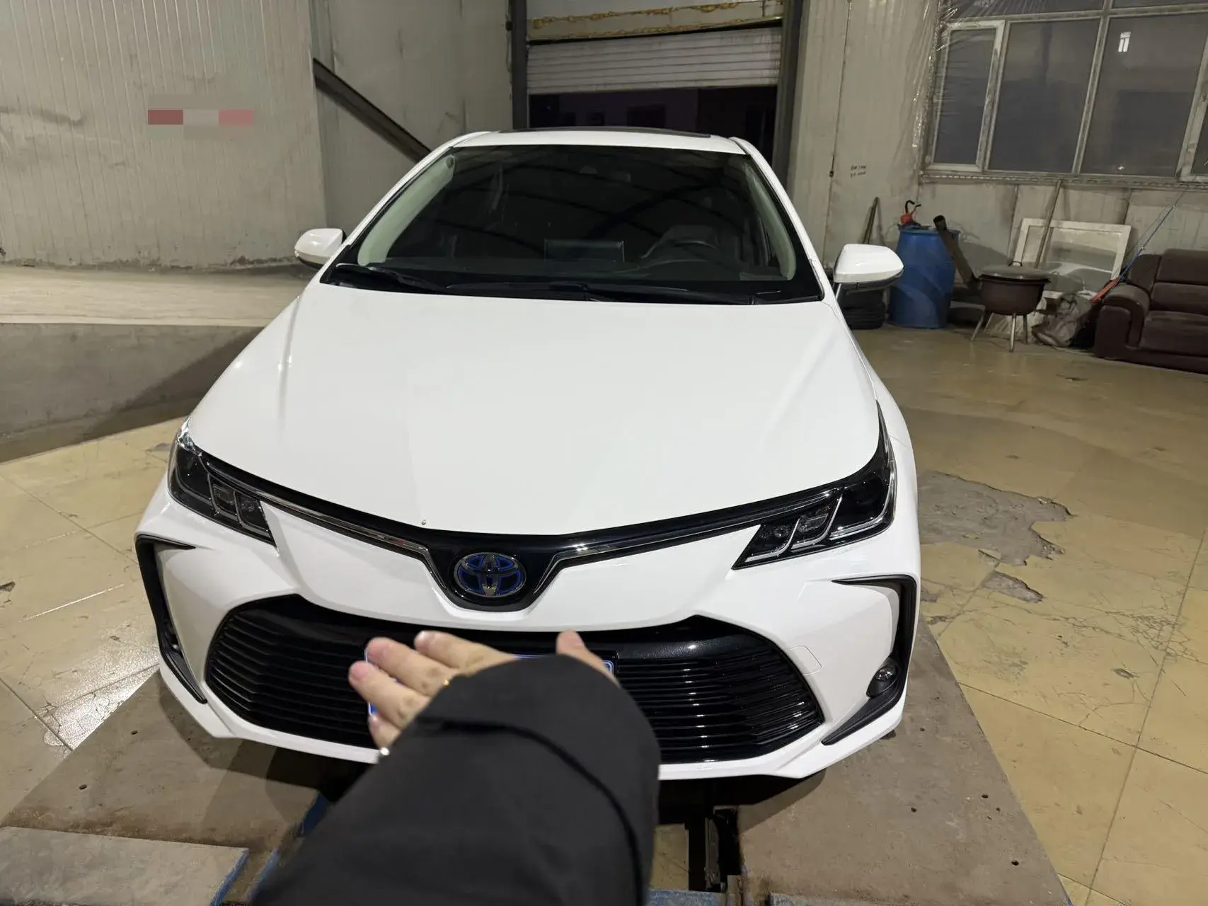 2023 TOYOTA COROLLA thumbnail 2