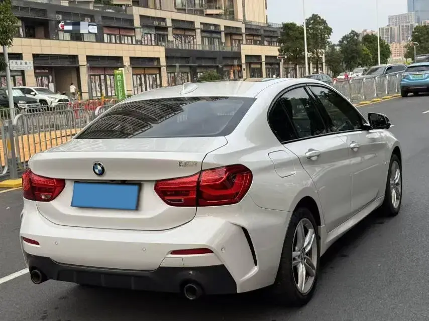 2022 BMW 1 thumbnail 4