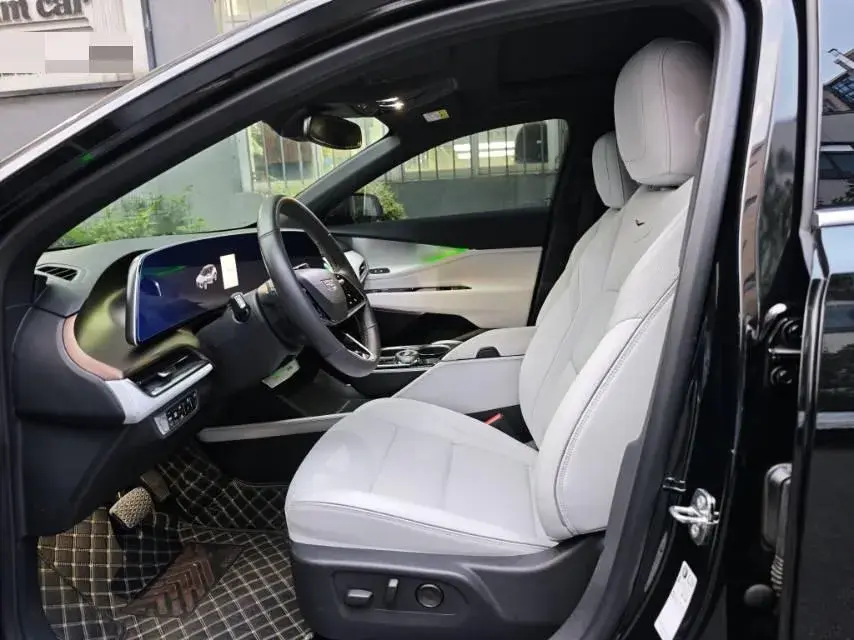 2023 CADILLAC GT4 thumbnail 4