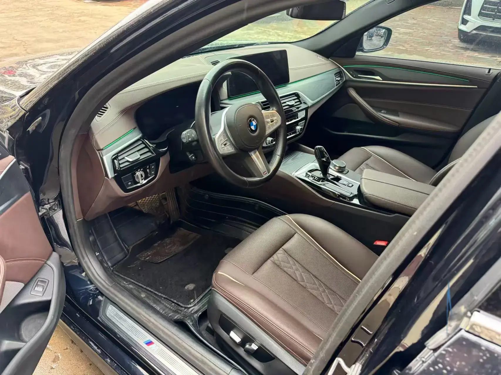 2023 BMW 5 thumbnail 2