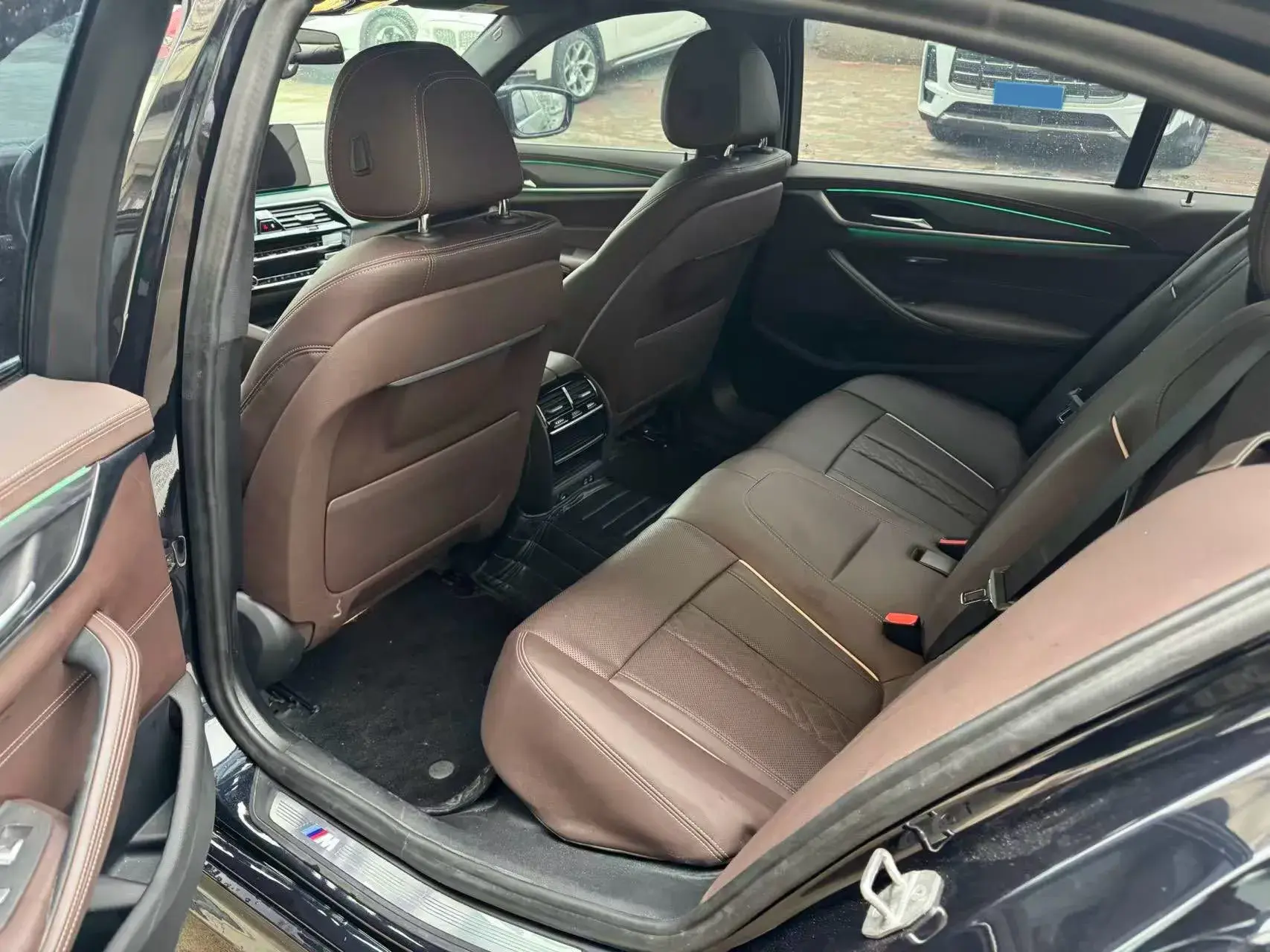 2023 BMW 5 thumbnail 3