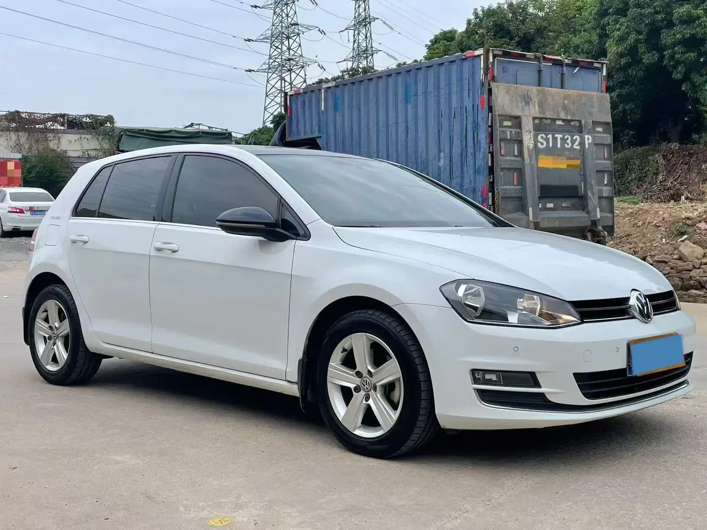 2017 VOLKSWAGEN GOLF thumbnail 3