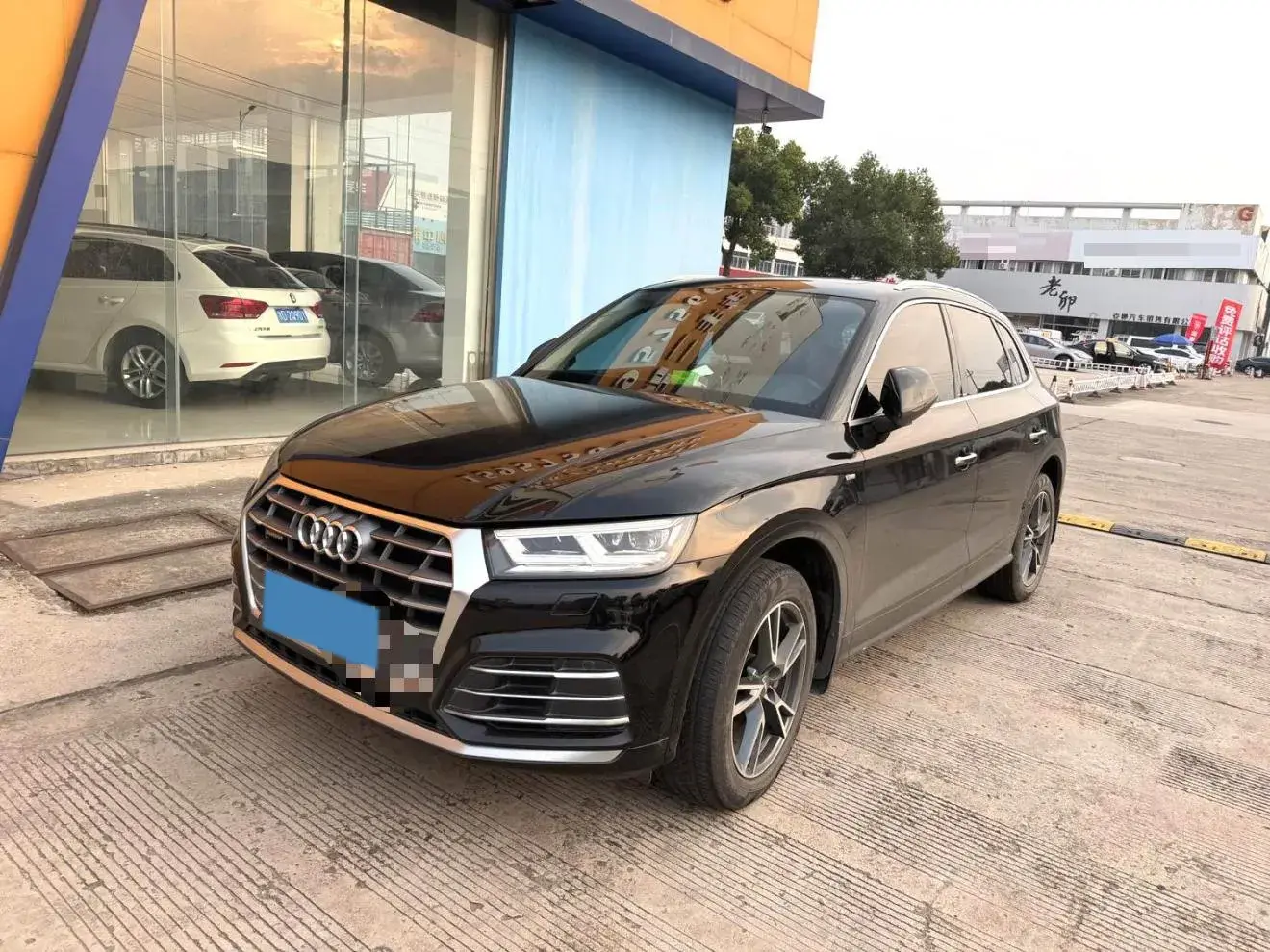 2020 AUDI Q5L view 1