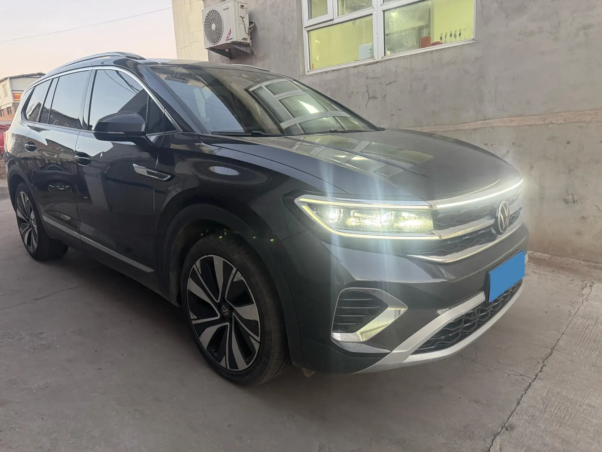 2021 VOLKSWAGEN TALAGON thumbnail 3