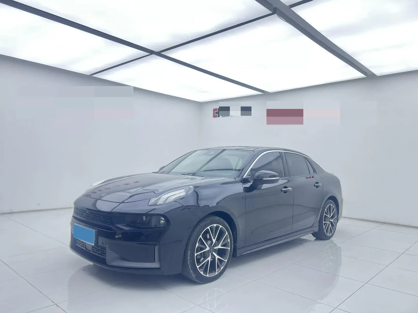 2019 LYNK&CO 03 view 1