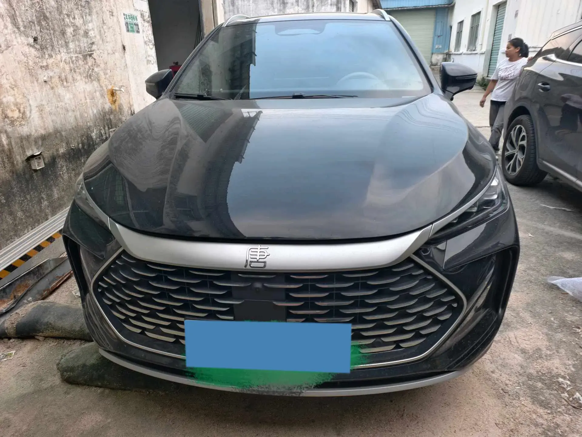 2025 BYD TANG thumbnail 2