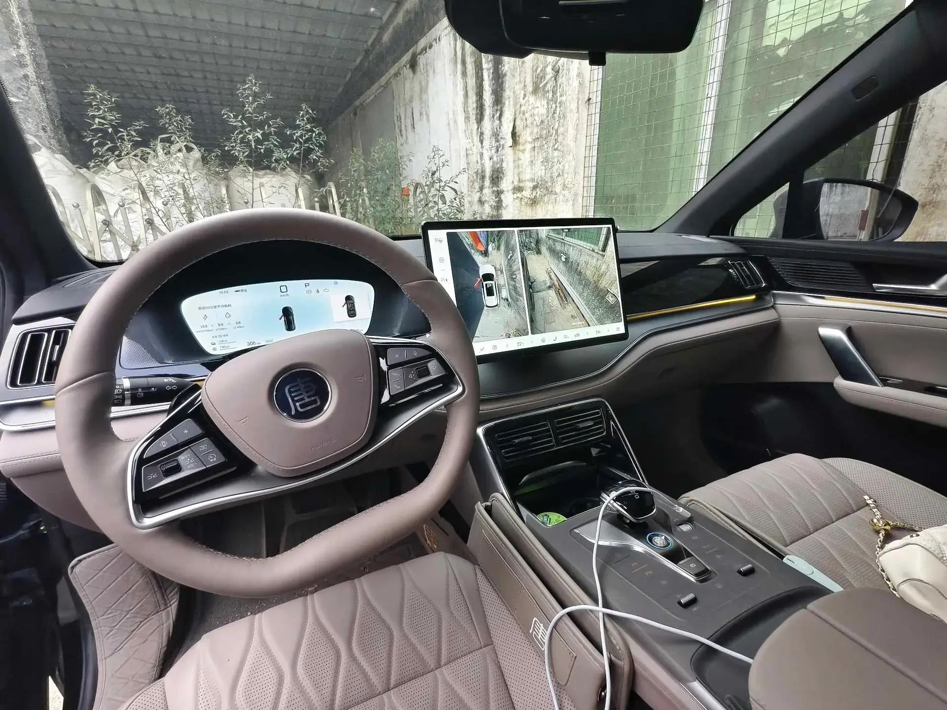 2025 BYD TANG thumbnail 4