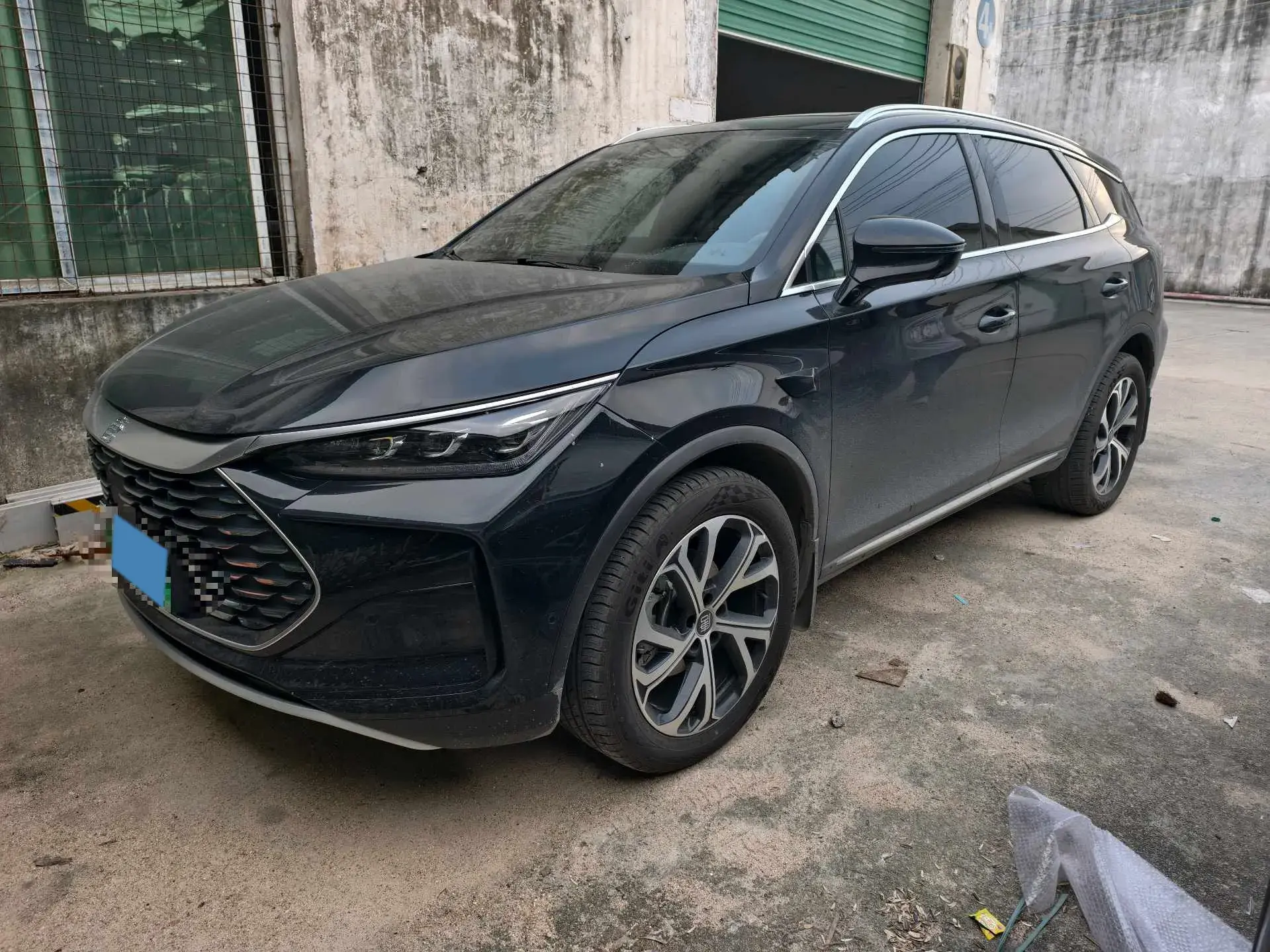 2025 BYD TANG view 1