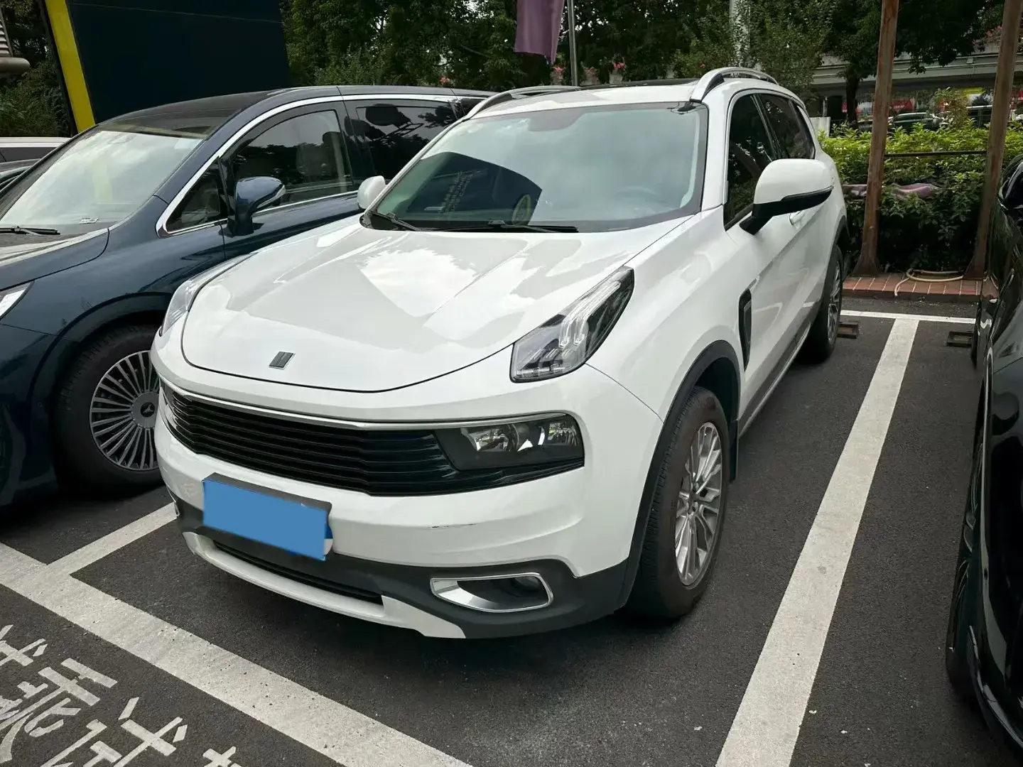 2018 LYNK&CO 01 view 1