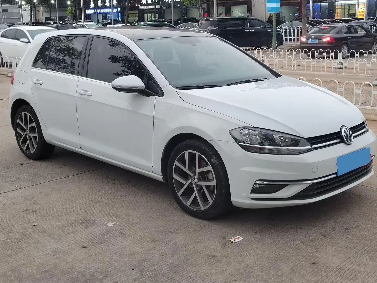 2019 VOLKSWAGEN GOLF thumbnail 3