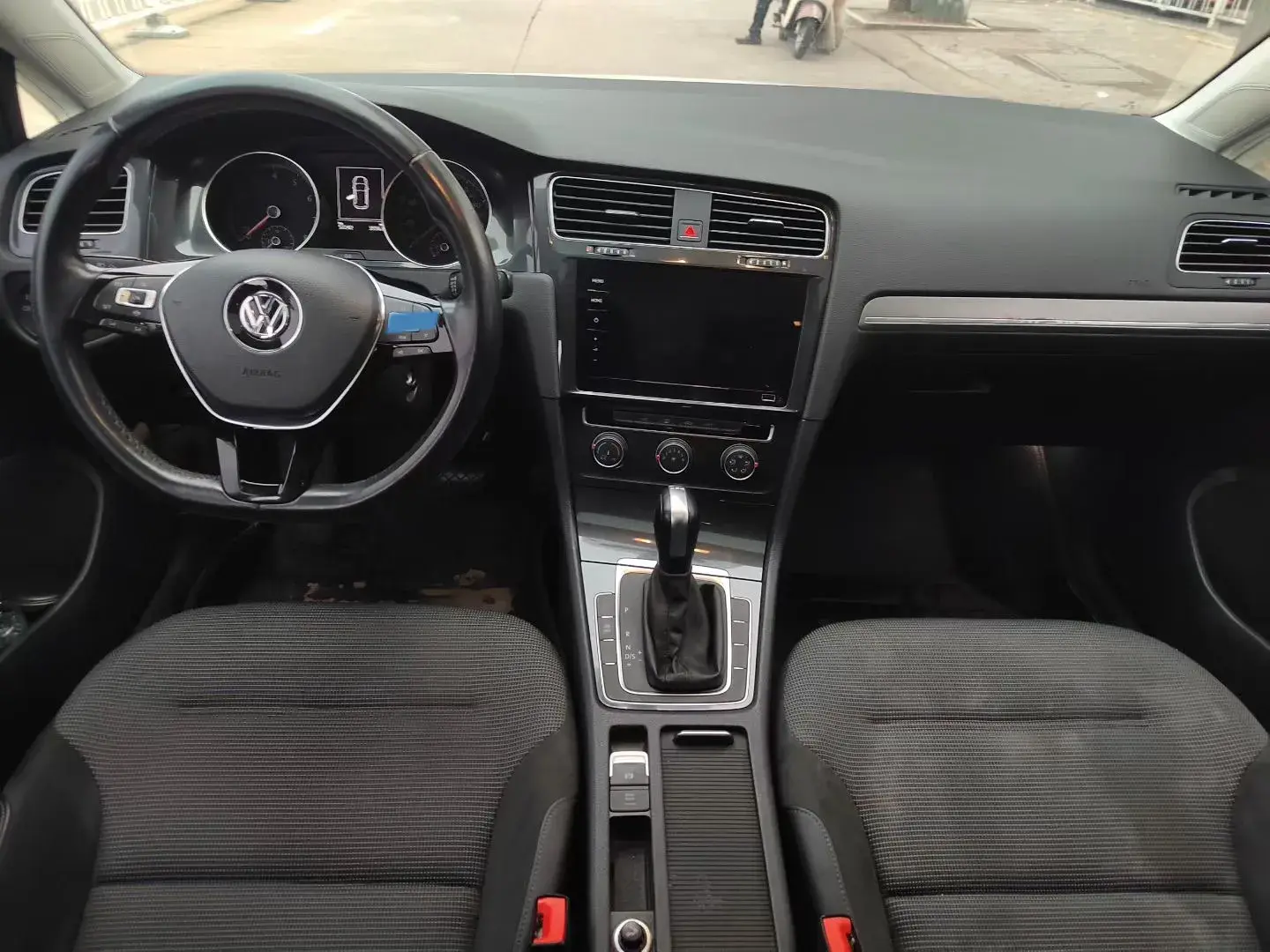 2019 VOLKSWAGEN GOLF thumbnail 4