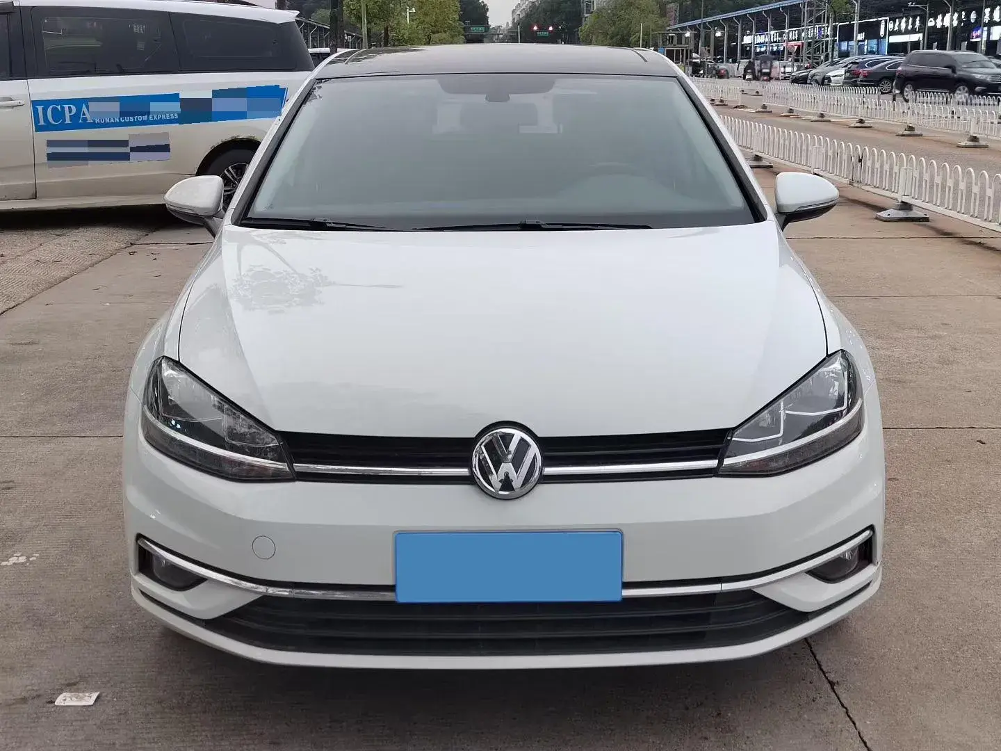 2019 VOLKSWAGEN GOLF thumbnail 2