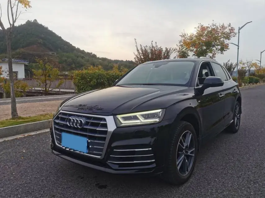 2020 AUDI Q5L view 1