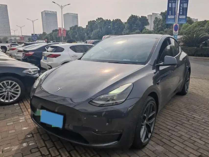 2022 TESLA MODEL view 1
