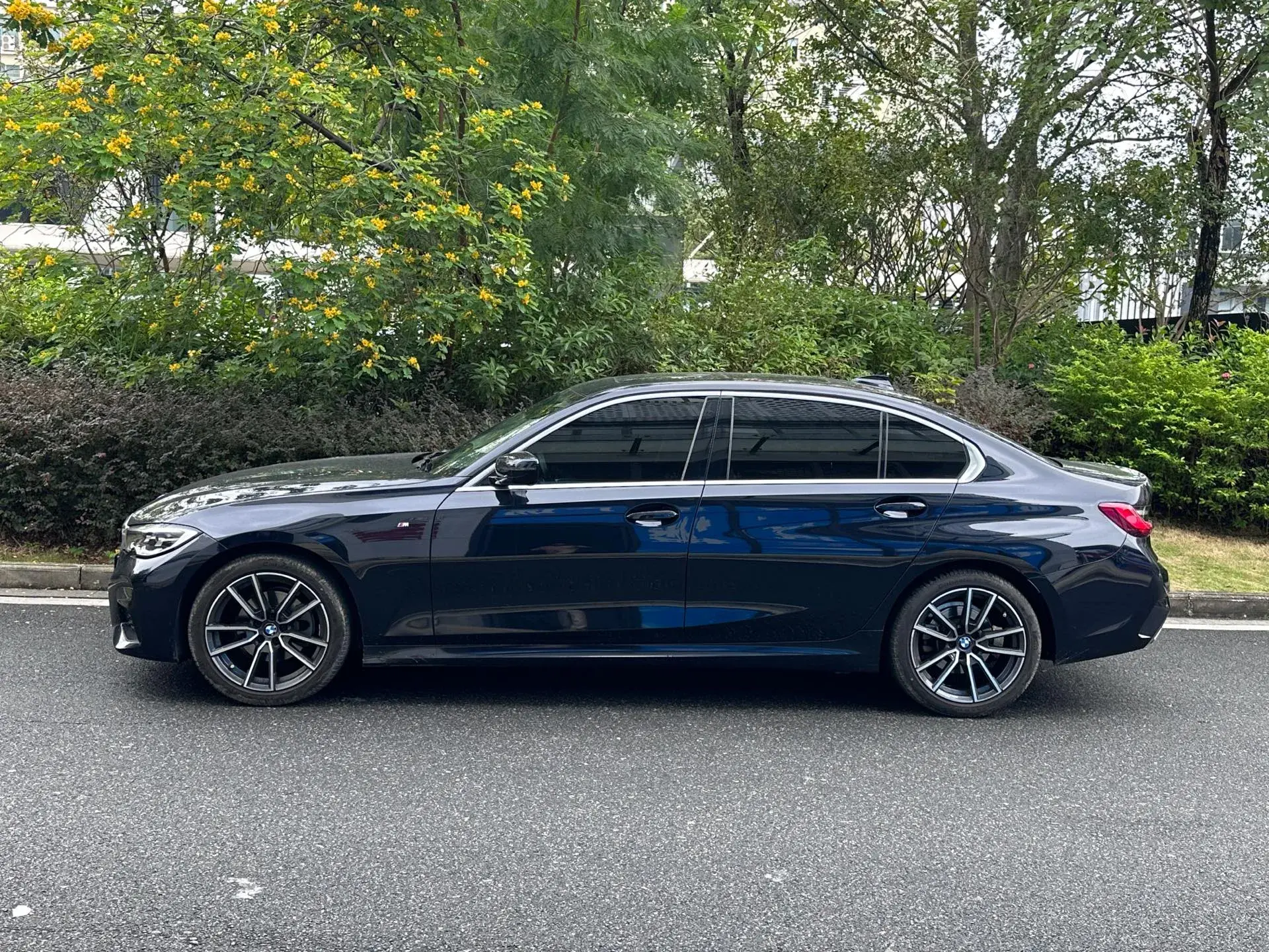 2022 BMW 3 thumbnail 2