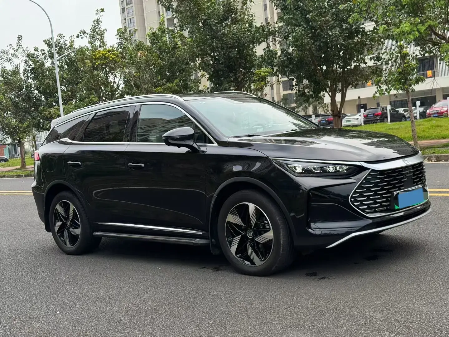 2024 BYD TANG thumbnail 2