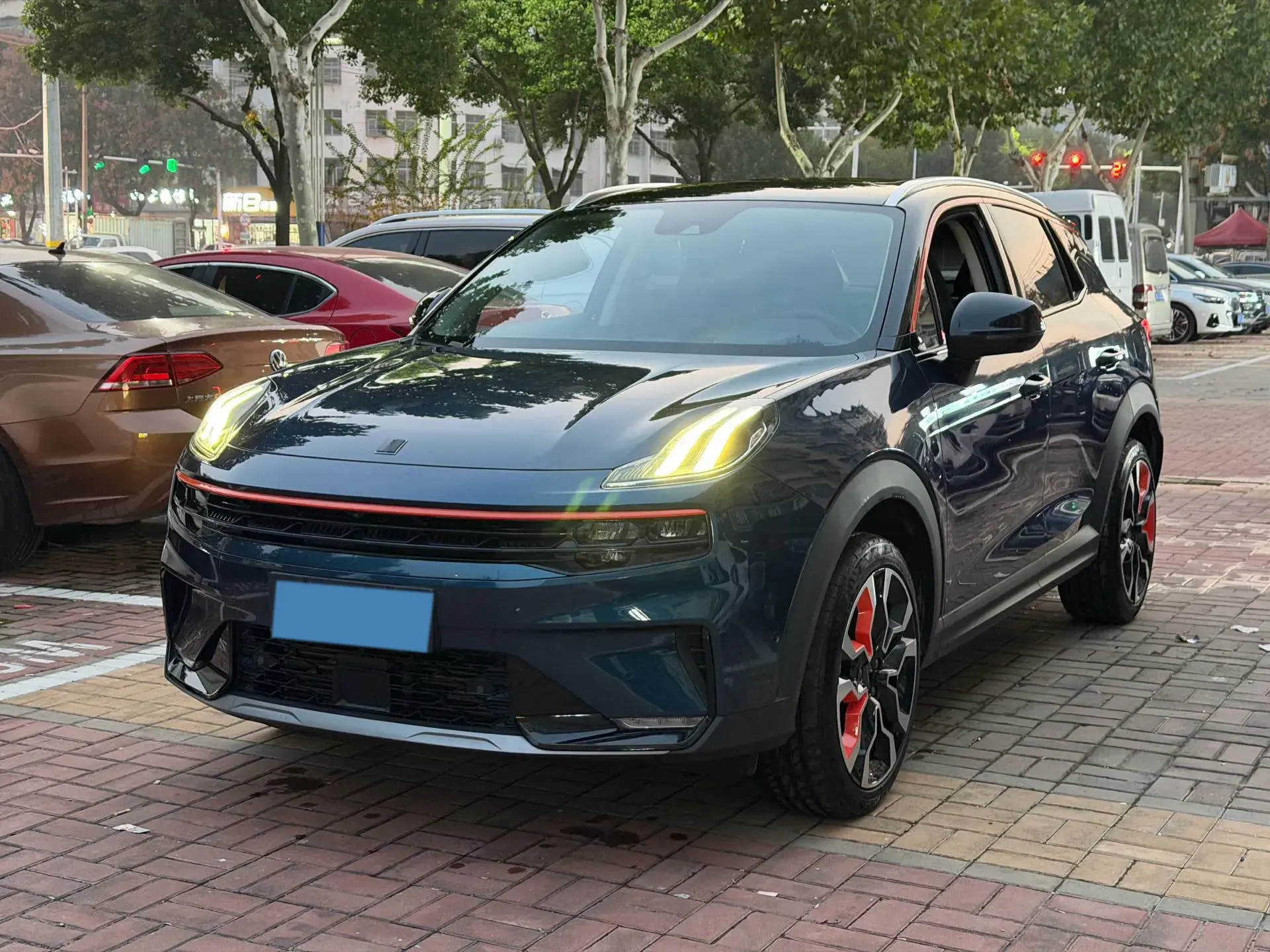 2020 LYNK&CO 06 view 1