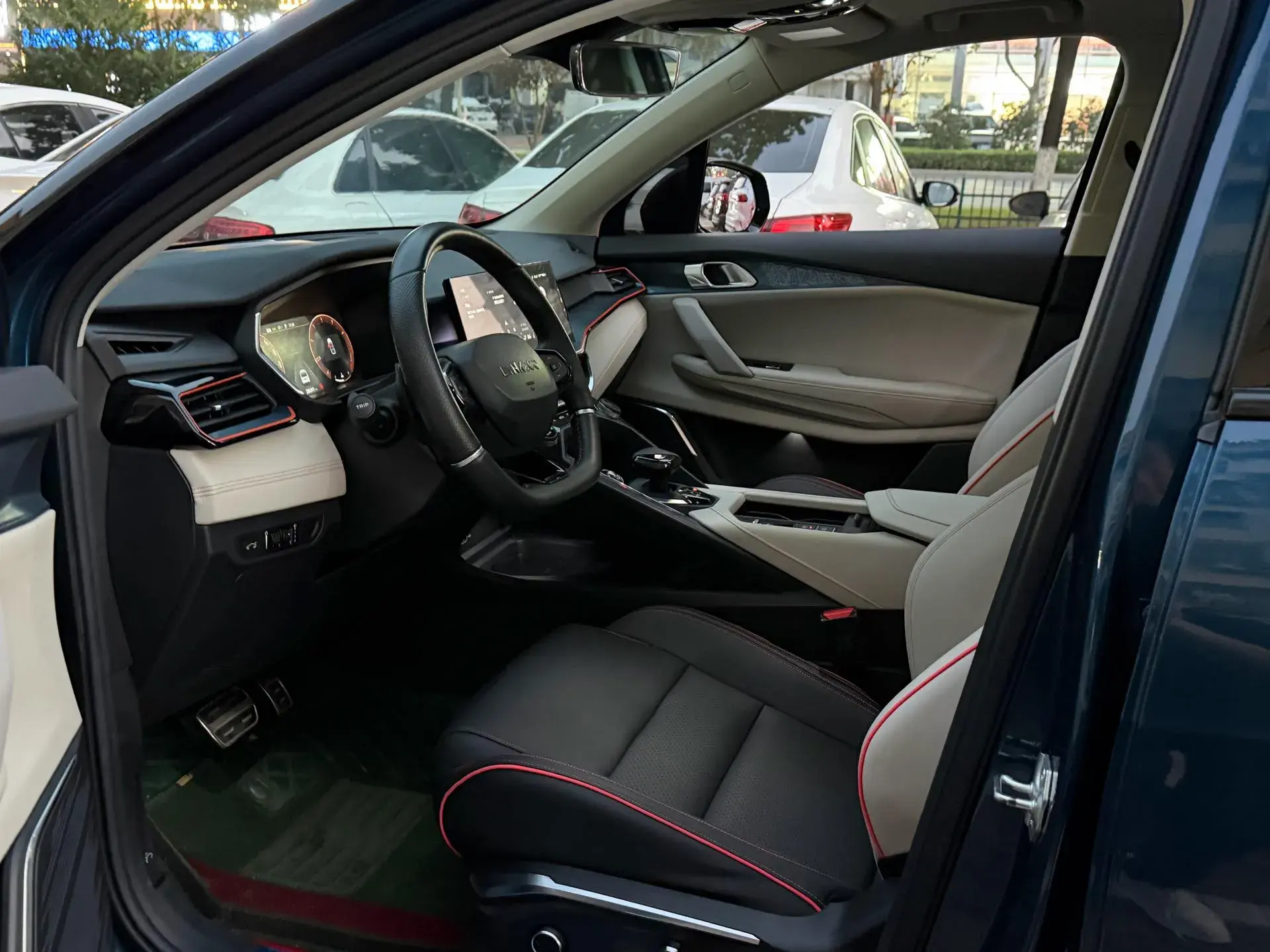 2020 LYNK&CO 06 thumbnail 4