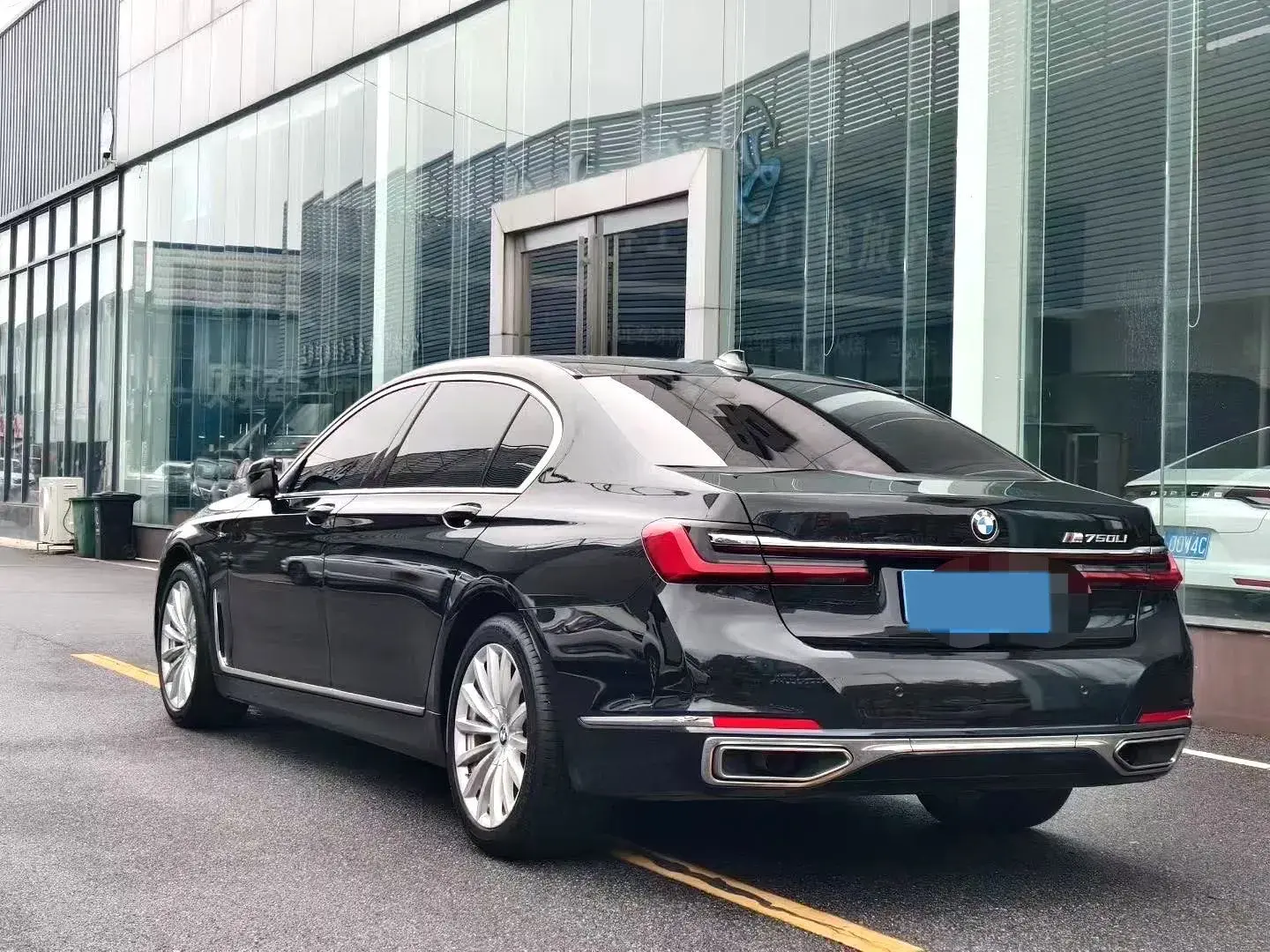 2021 BMW 7 thumbnail 2