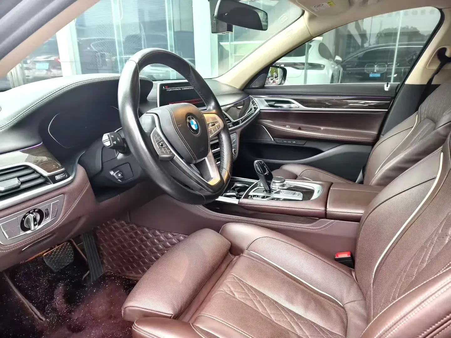 2021 BMW 7 thumbnail 3