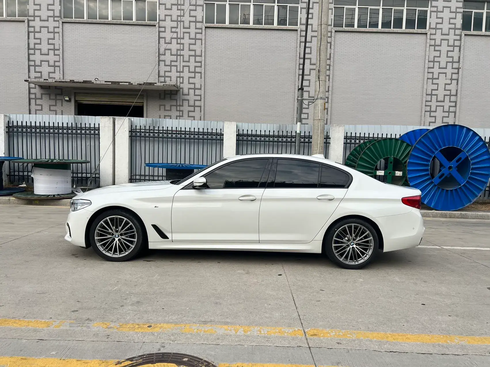 2020 BMW 5 thumbnail 4