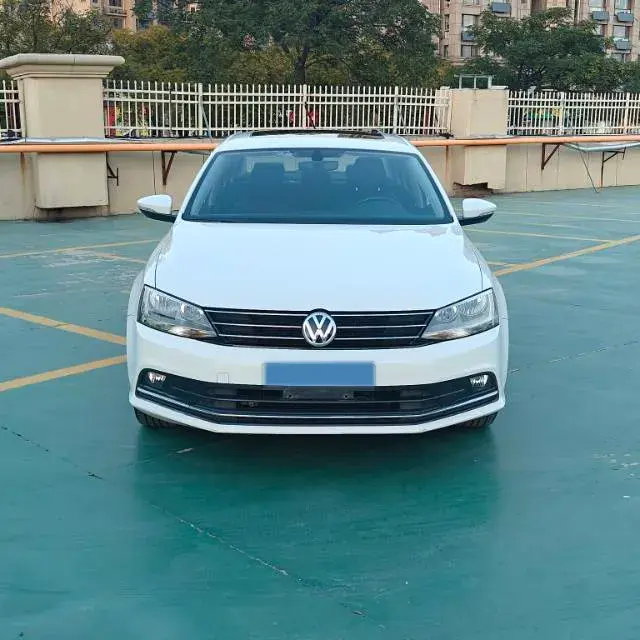 2017 VOLKSWAGEN SAGITAR thumbnail 2