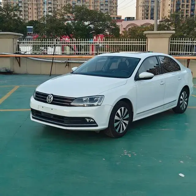 2017 VOLKSWAGEN SAGITAR view 1