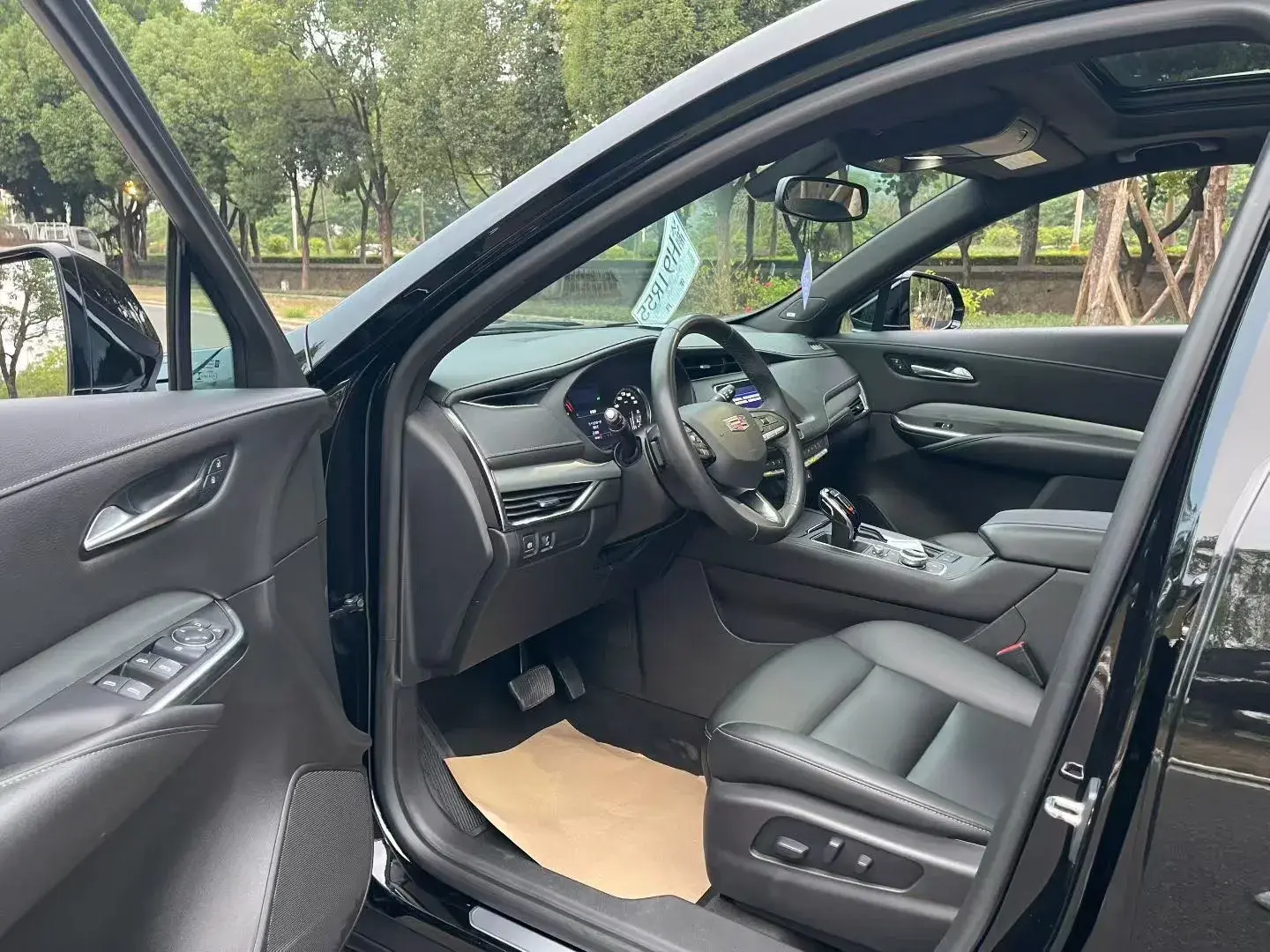 2021 CADILLAC XT4 thumbnail 4