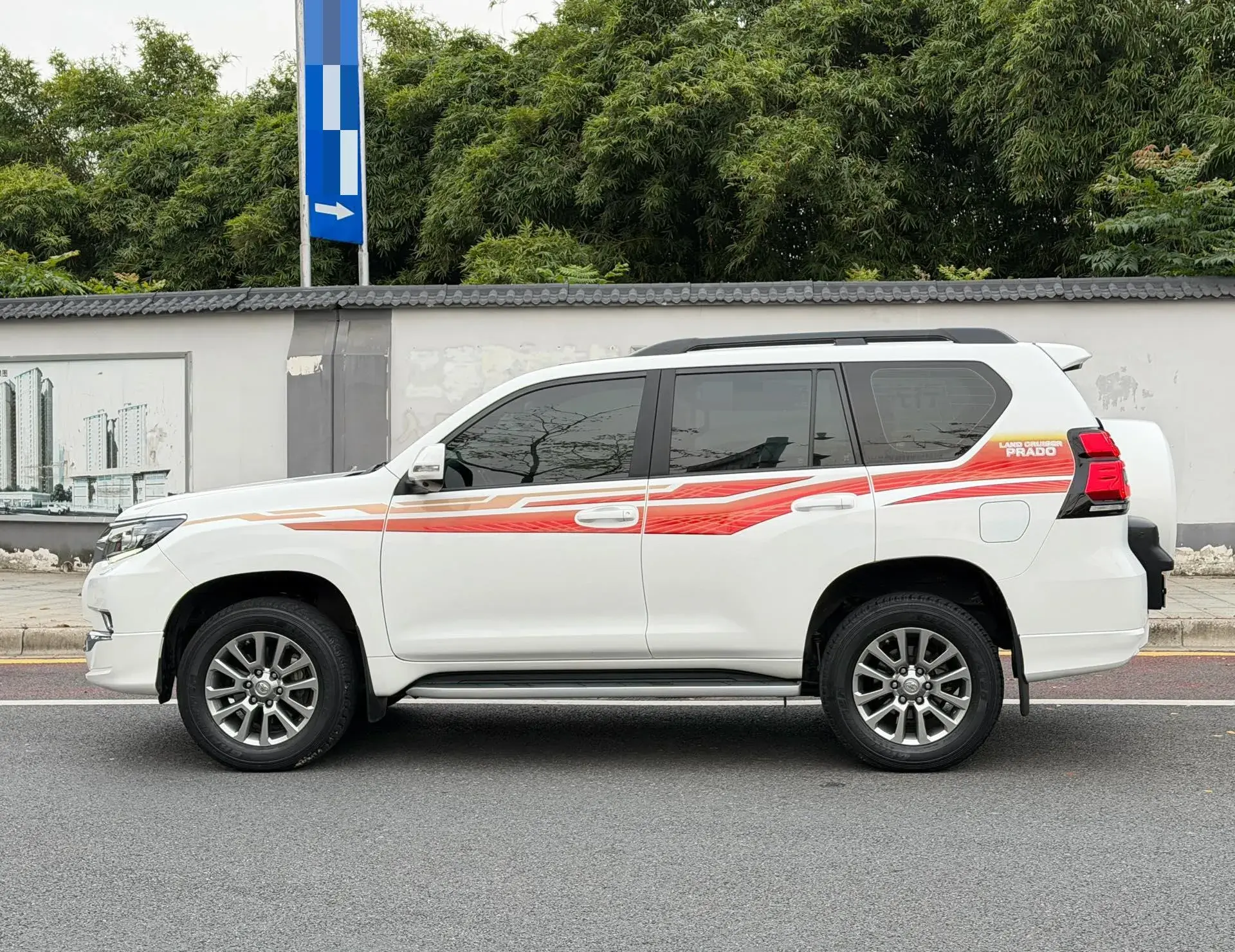 2019 TOYOTA LAND thumbnail 4