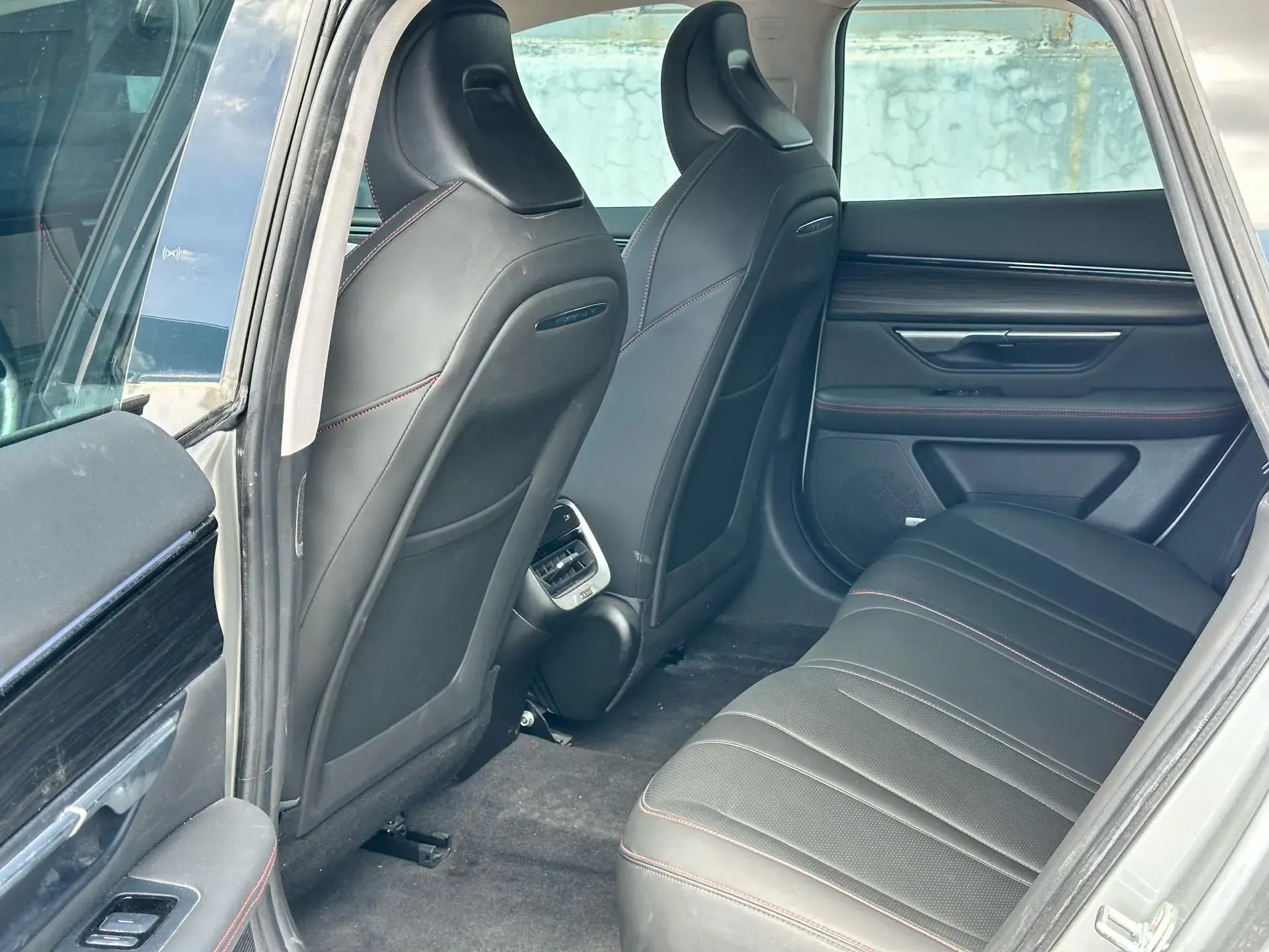 2022 XPENG P7 thumbnail 4