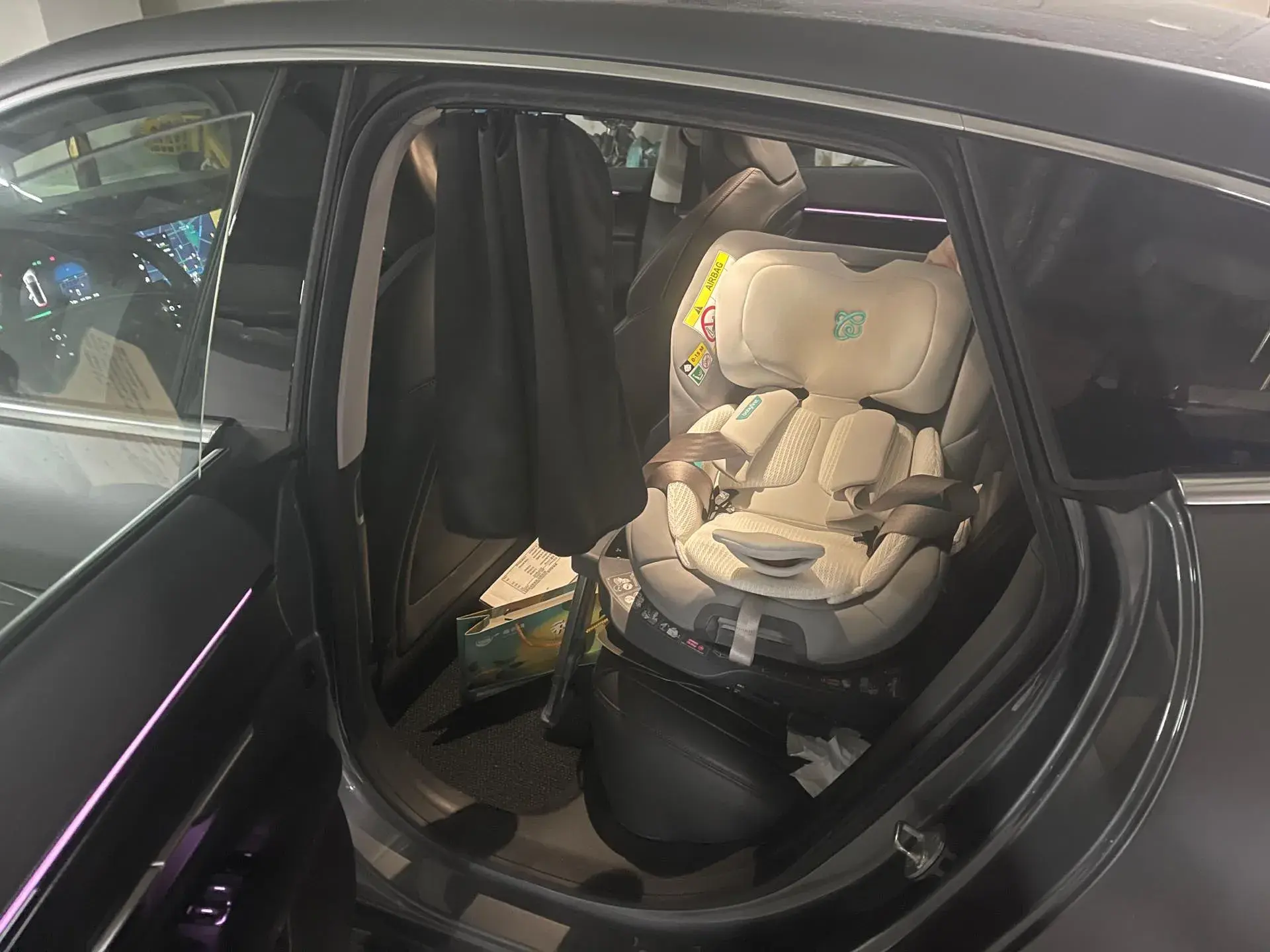 2020 XPENG P7 thumbnail 4