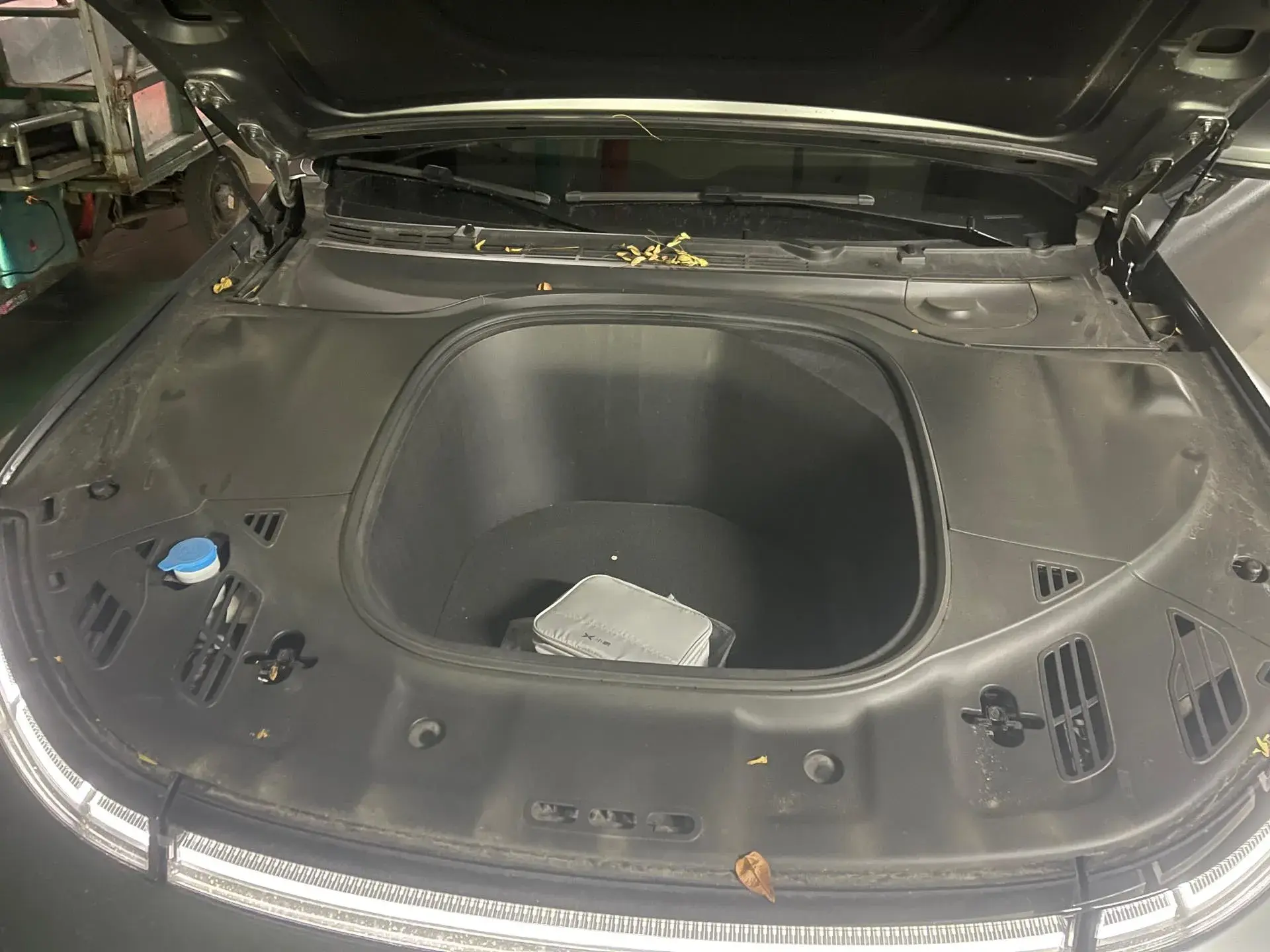 2020 XPENG P7 thumbnail 2