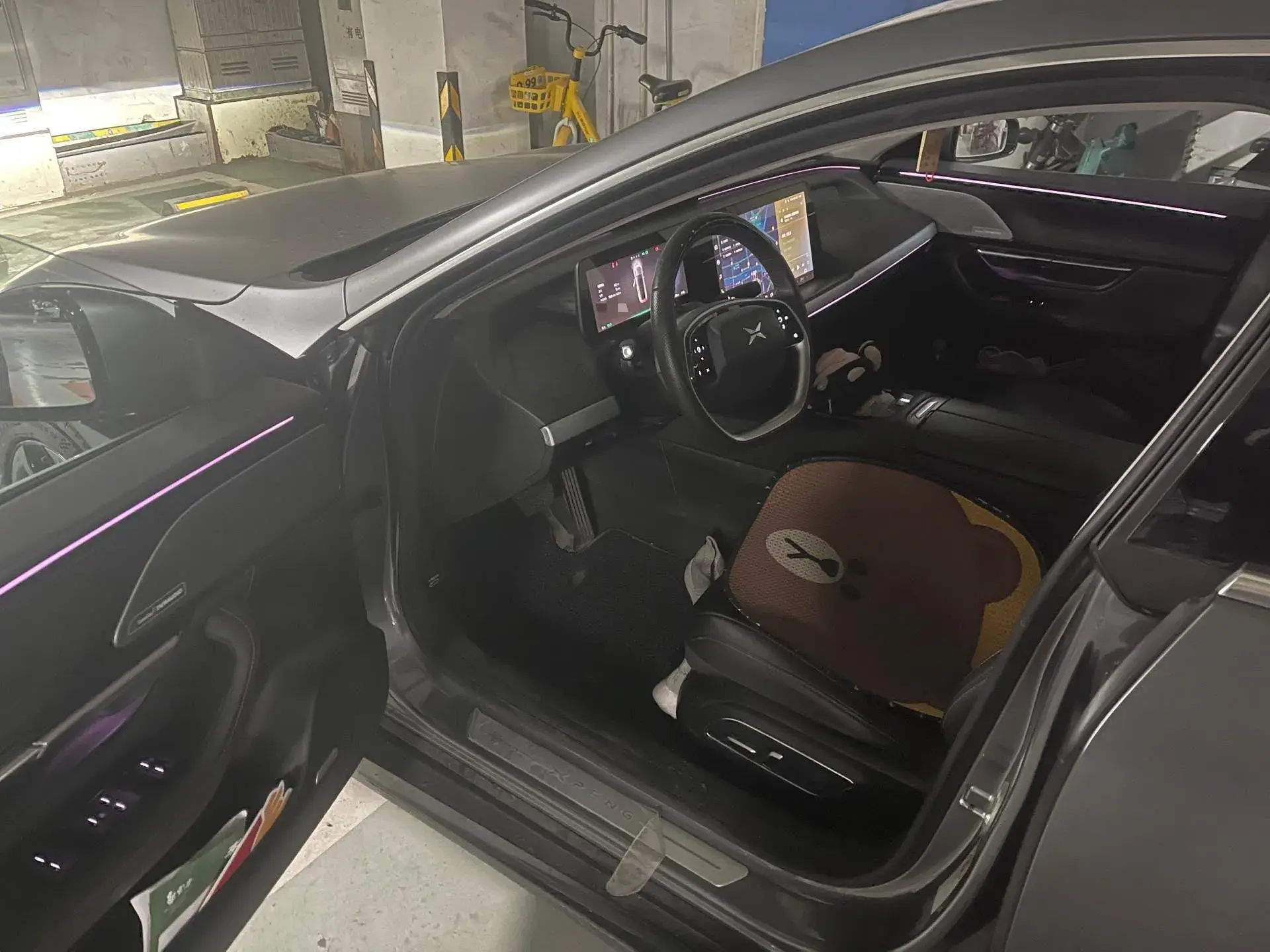 2020 XPENG P7 thumbnail 3