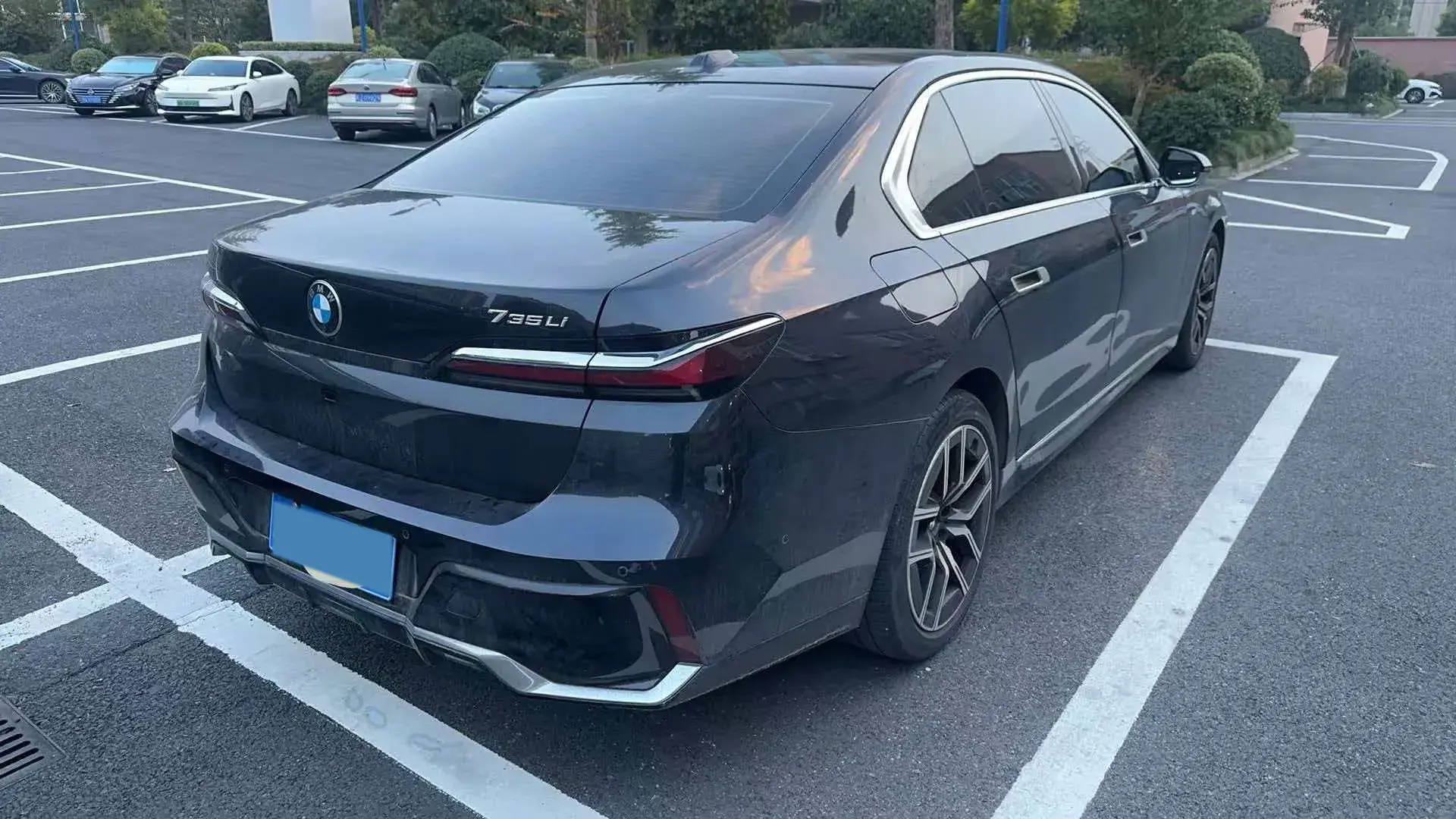 2023 BMW 7 thumbnail 2