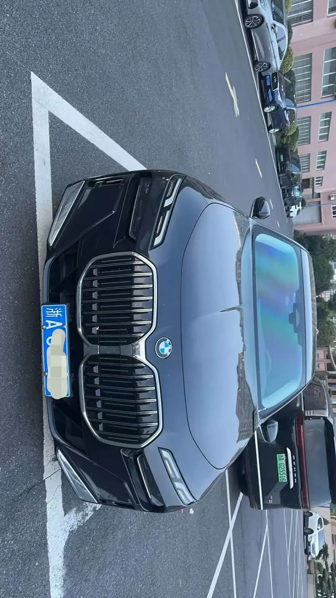 2023 BMW 7 thumbnail 3