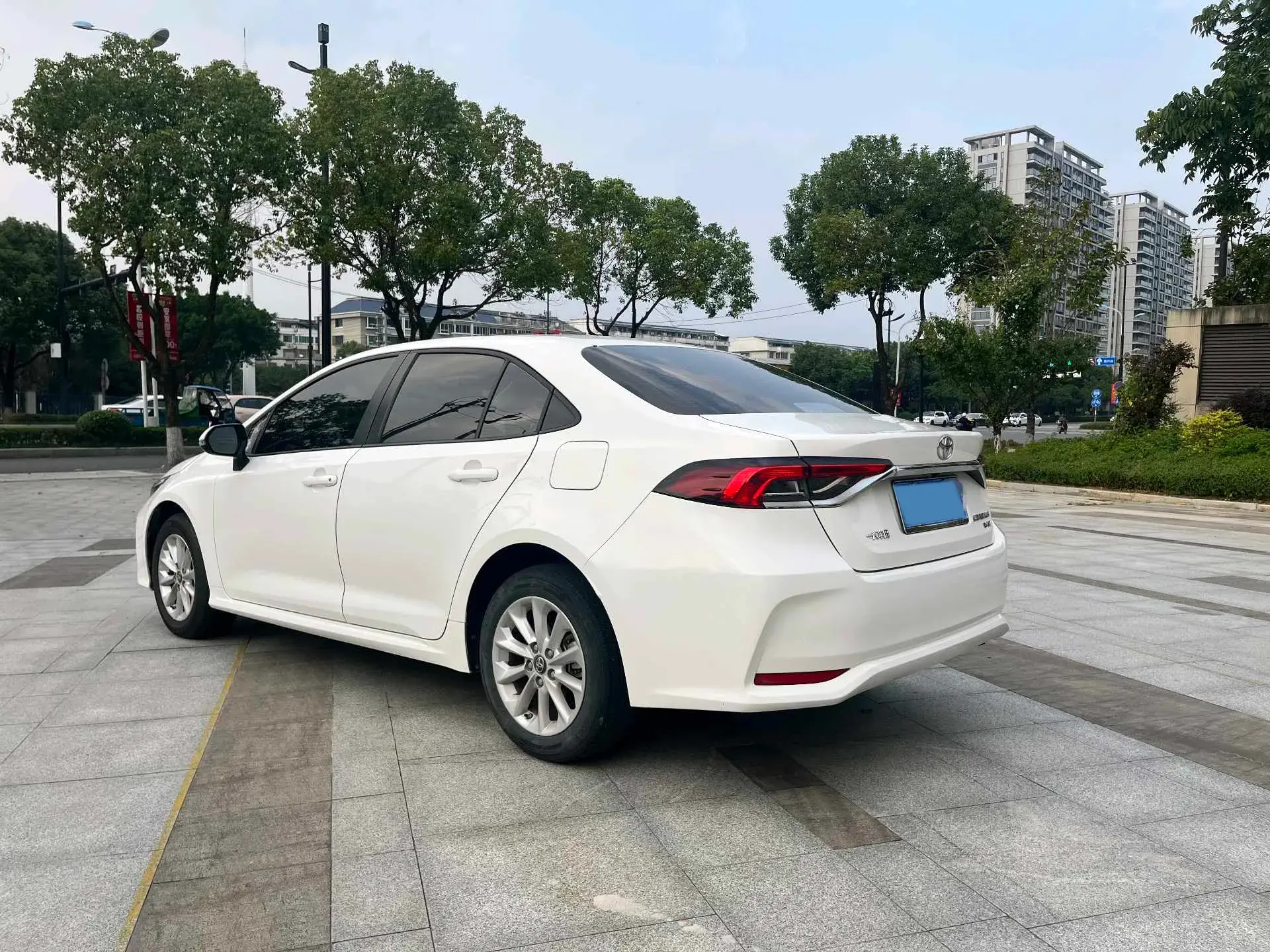 2021 TOYOTA COROLLA thumbnail 4