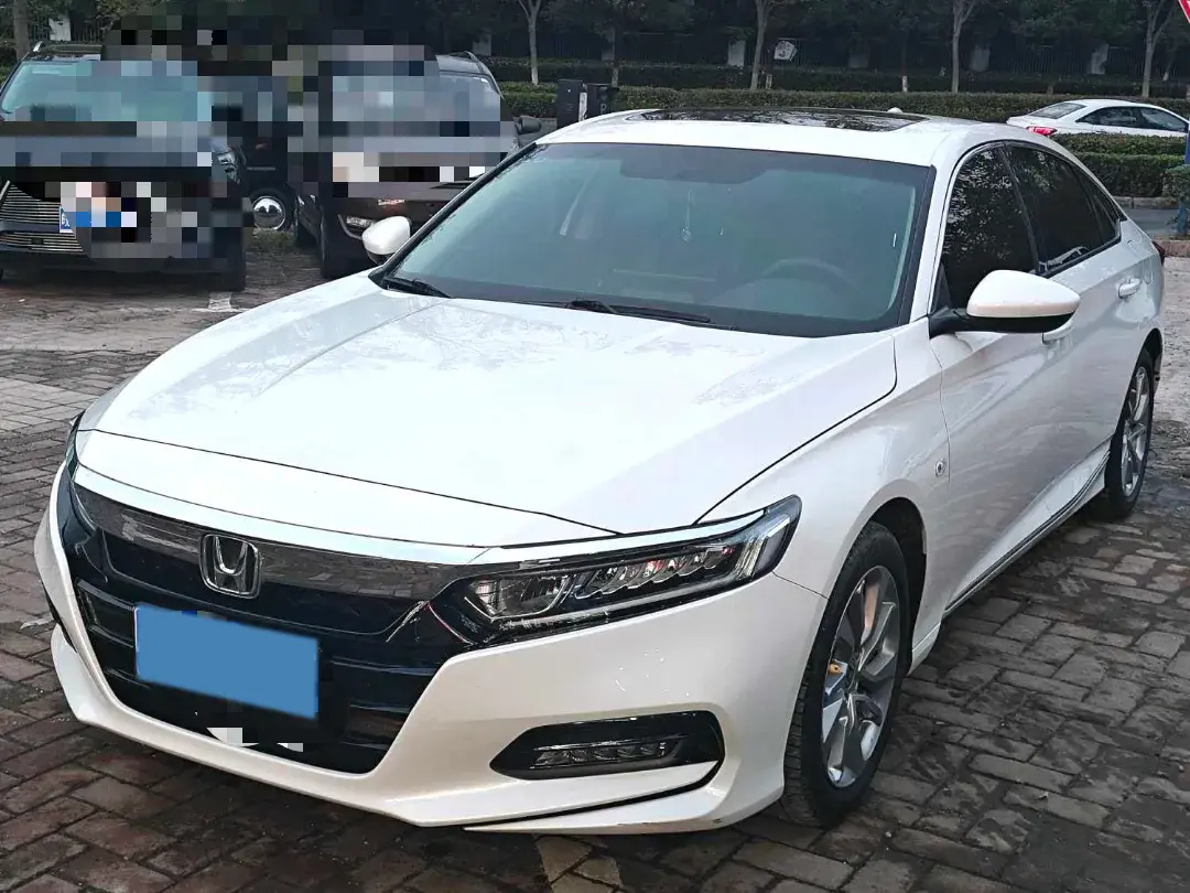 2018 HONDA ACCORD view 1
