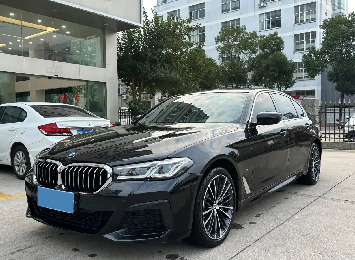 2022 BMW 5 Series 2.0T 252HP L4 8AT