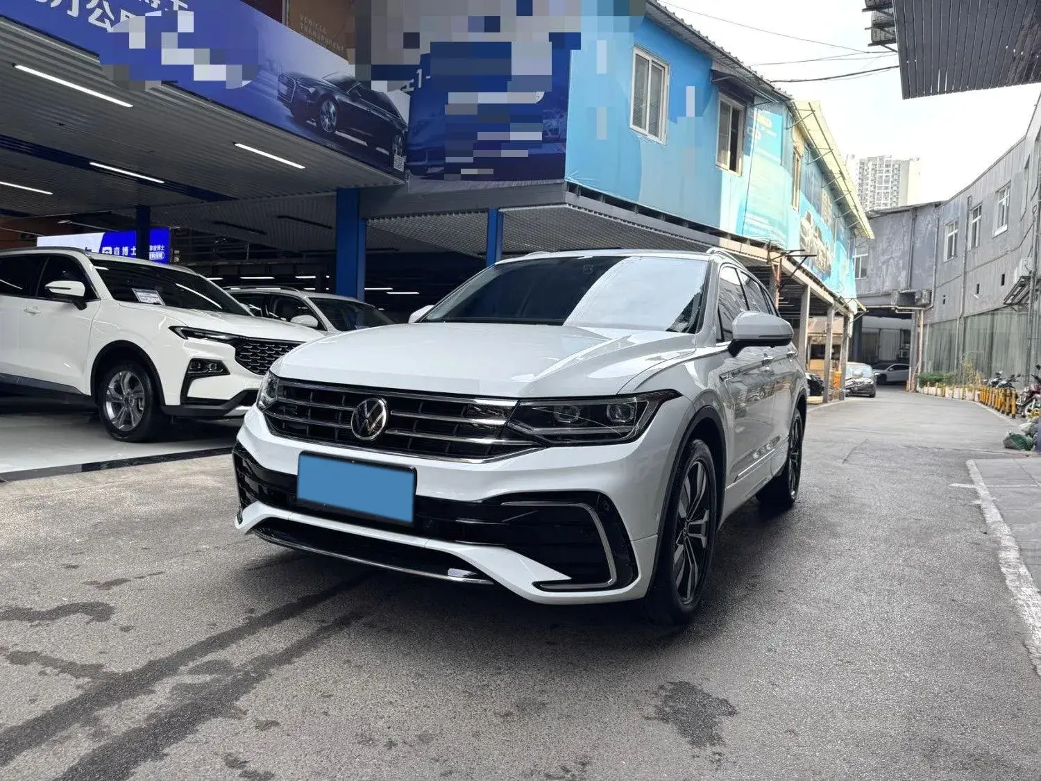 2024 VOLKSWAGEN TIGUAN view 1