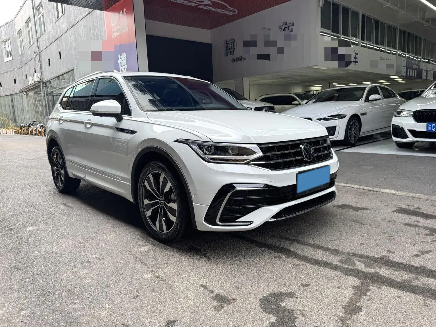 2024 VOLKSWAGEN TIGUAN thumbnail 3